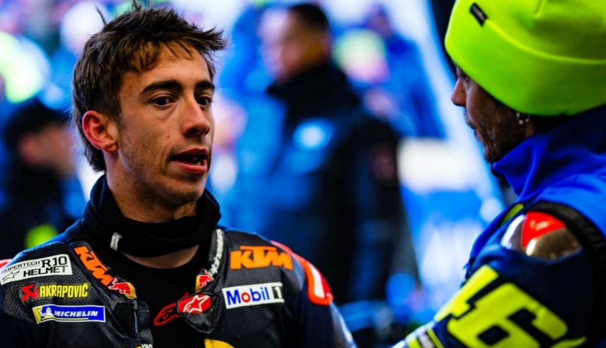 pedro-acosta-hablando-con-valentino-rossi-en-el-vr46-ranch_7_1200x690.jpeg