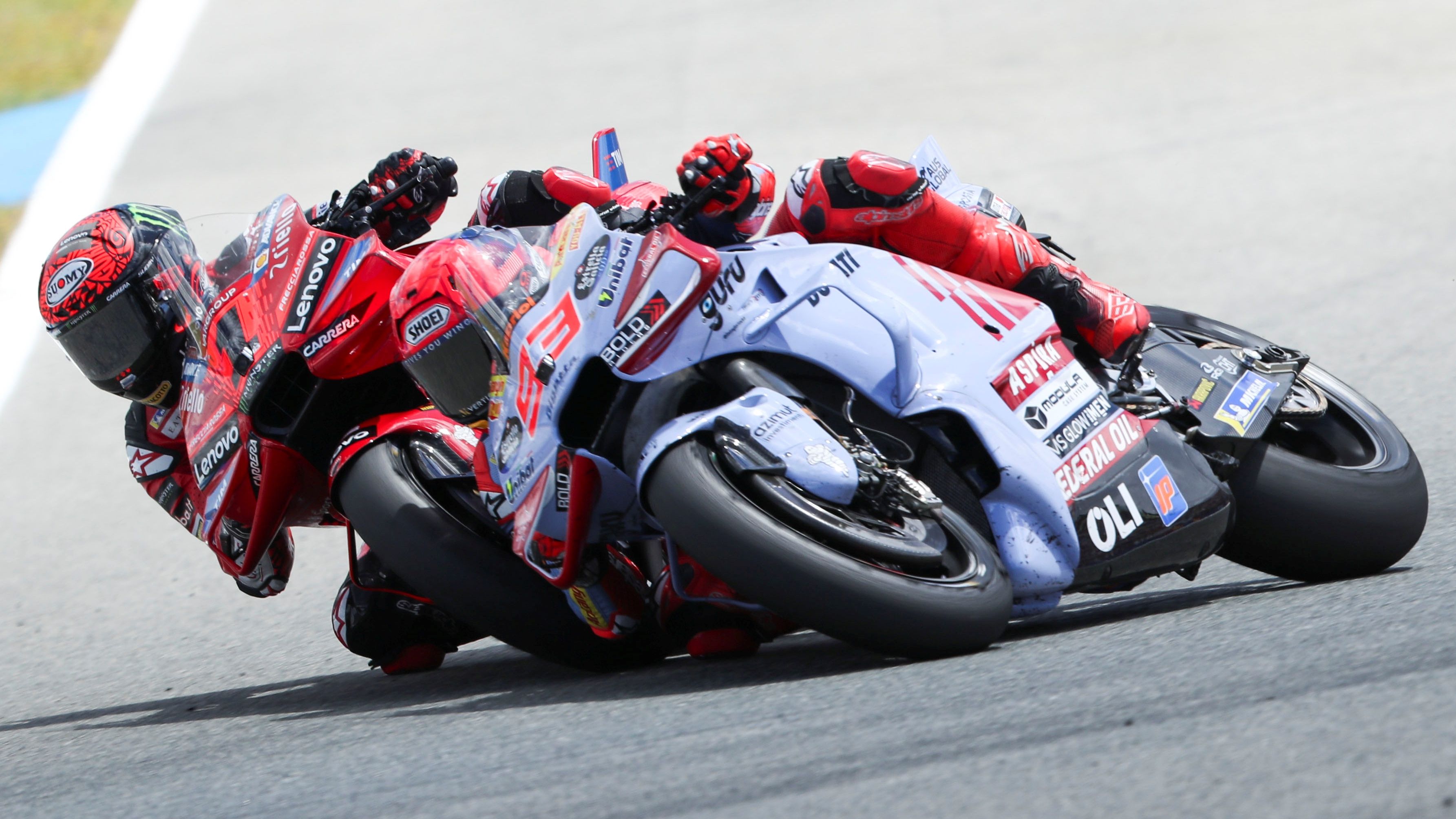 Pecco Bagnaia y Marc Márquez en la carrera de MotoGP en Jerez el año pasado