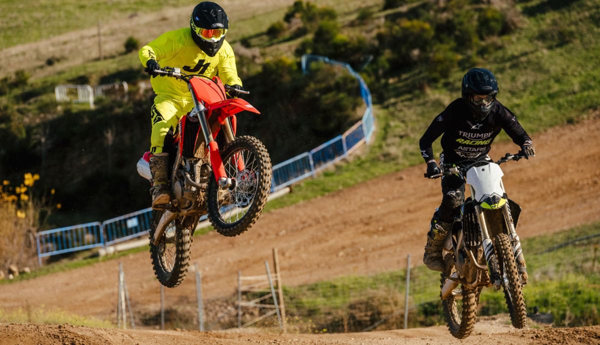 Honda CRF250R vs Triumph TF 250X Honda CRF250R vs Triumph TF 250X