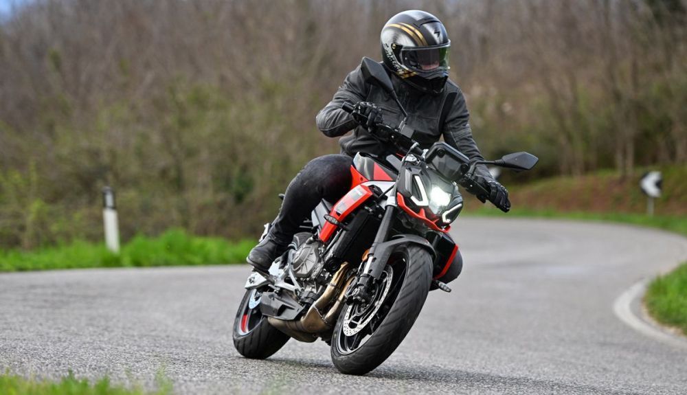 aprilia tuono 457