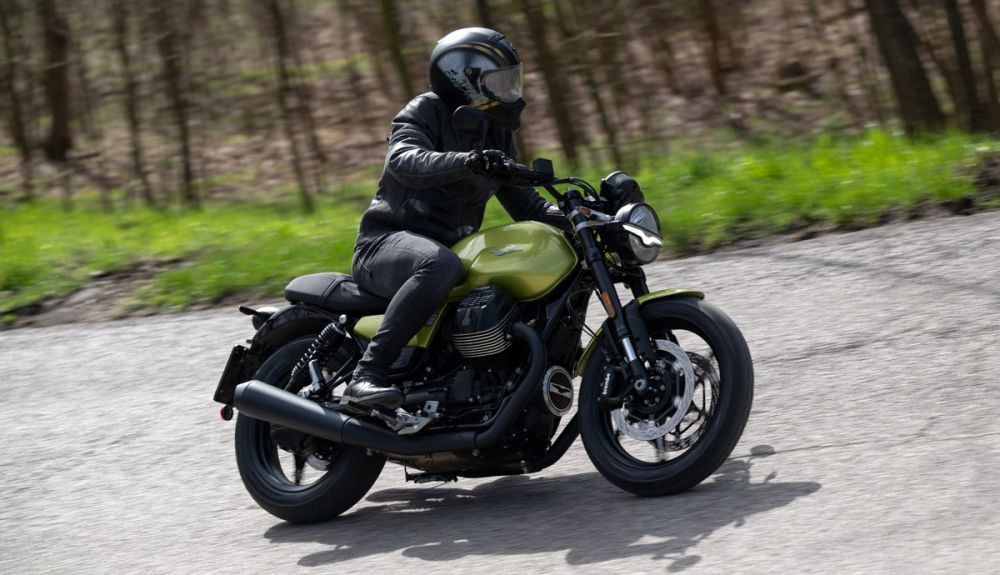 moto guzzi v7 sport