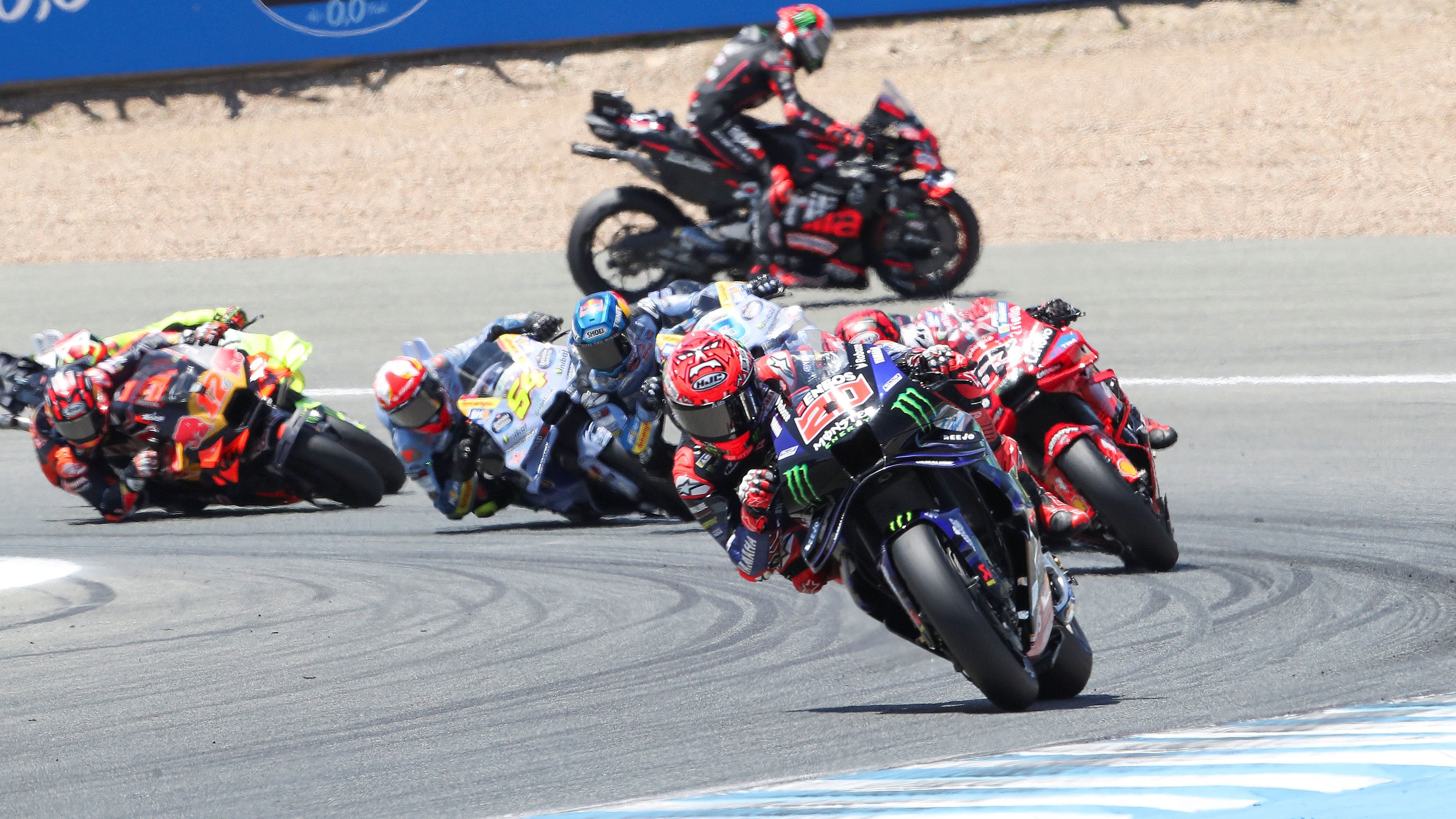 Fabio Quartararo lidera en la salida y Marco Bezzecchi se hace un recto, MotoGP Jerez 2025