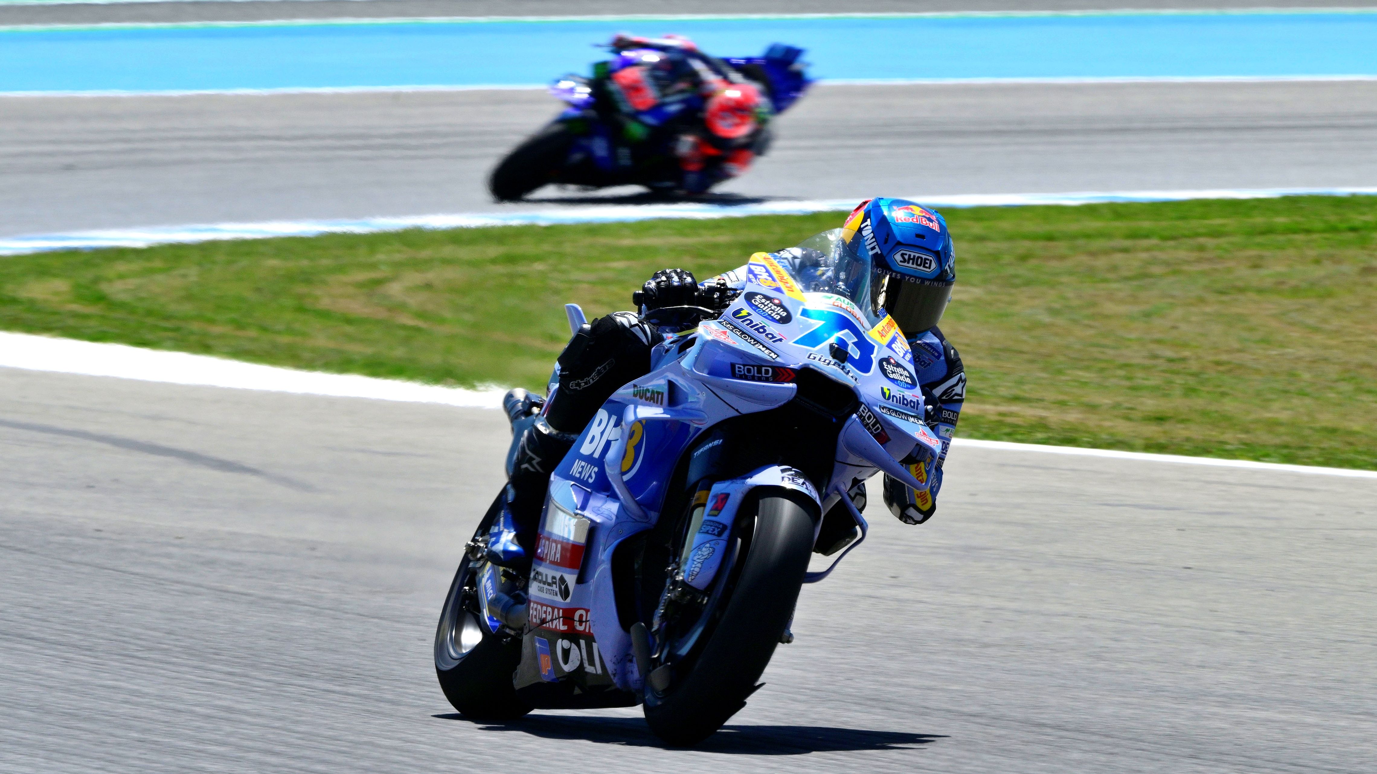Álex Márquez se marcha de Fabio Quartararo en Jerez rumbo a su victoria en MotoGP