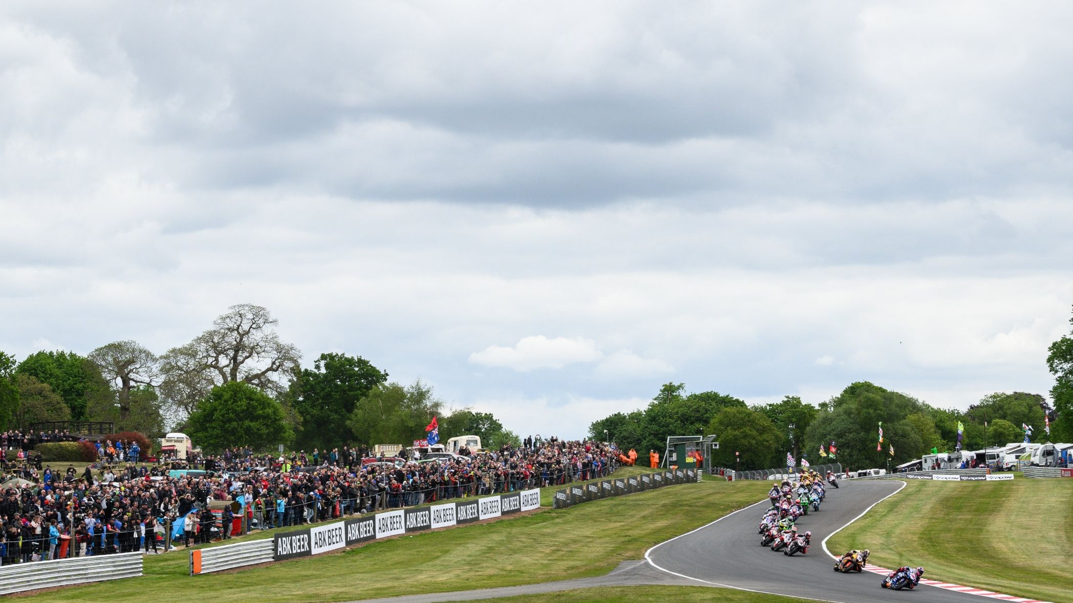 El inicio del BSB 2025 en Oulton Park acabó en tragedia