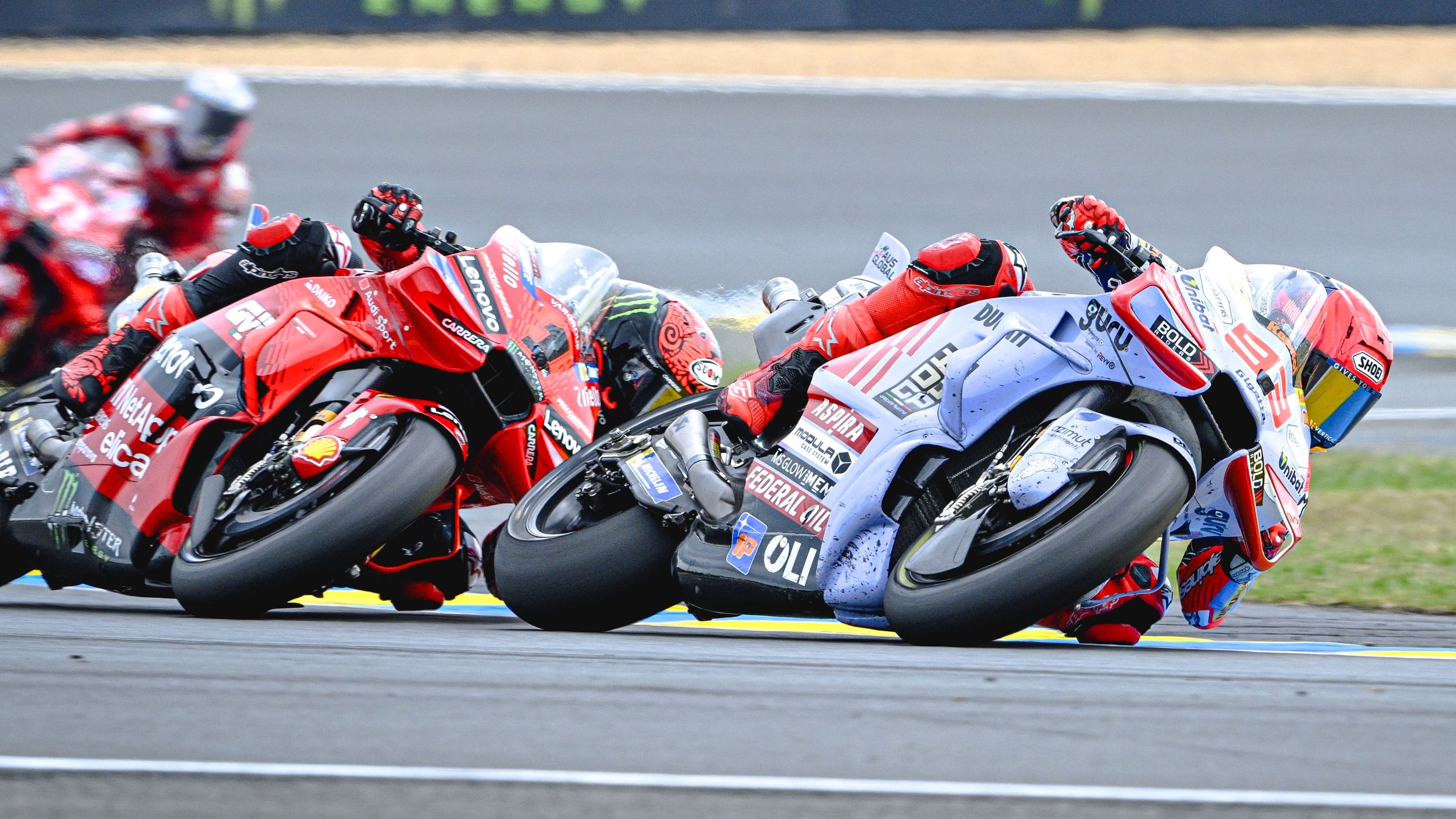 Marc Márquez y Pecco Bagnaia en la carrera de MotoGP del pasado del GP de Francia en Le Mans