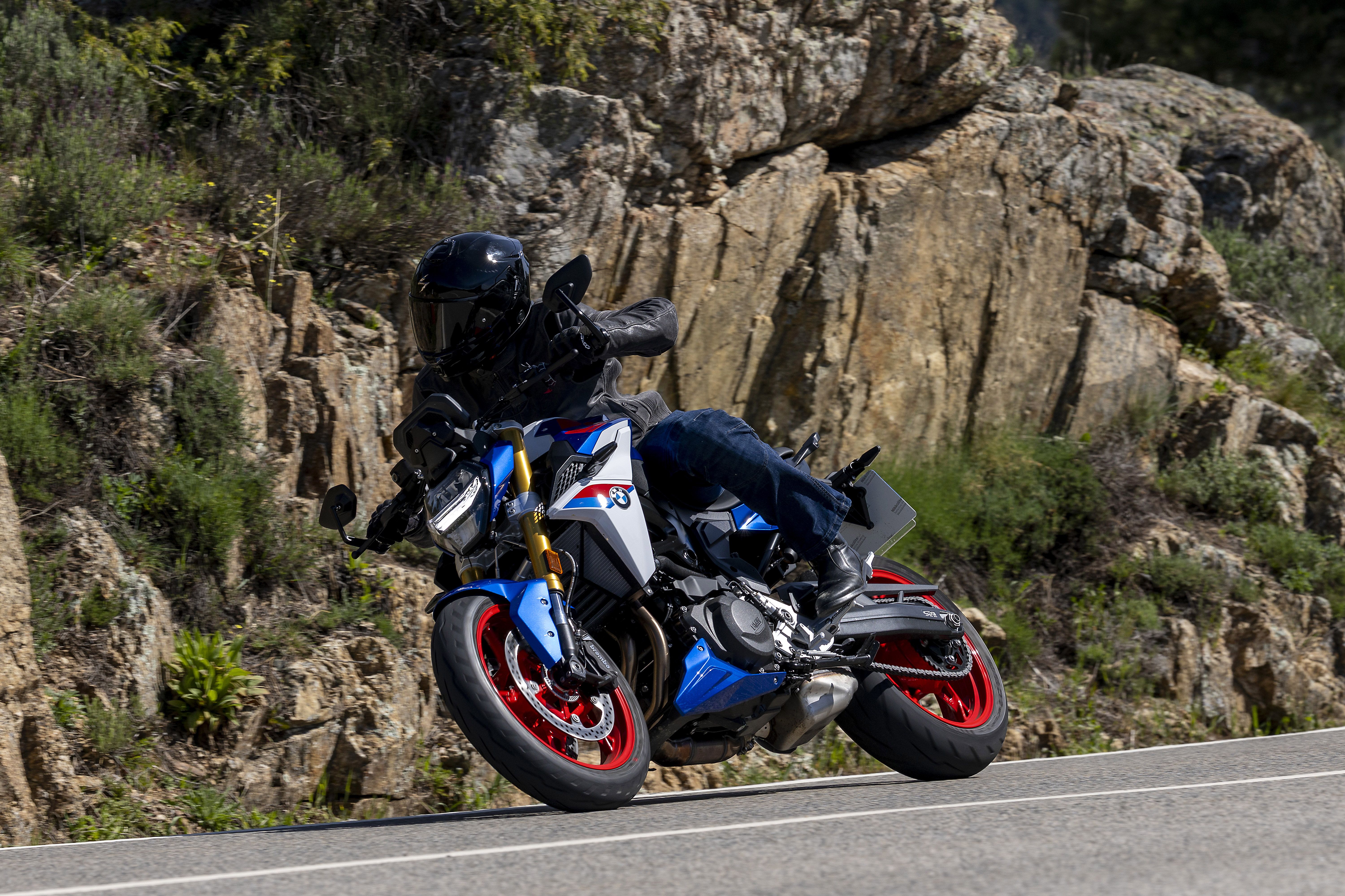 BMW F900R accion (3)