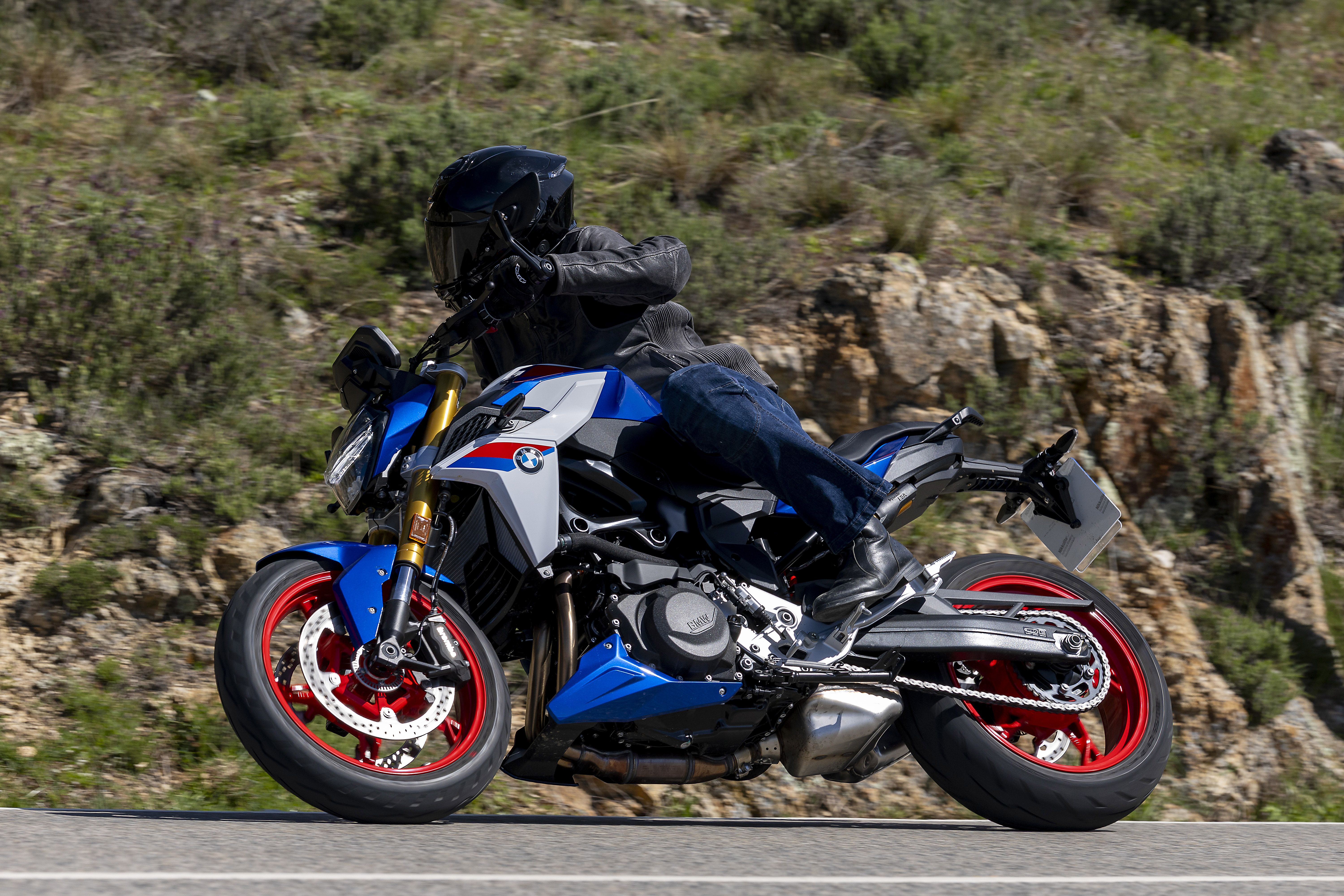 BMW F900R accion (4)