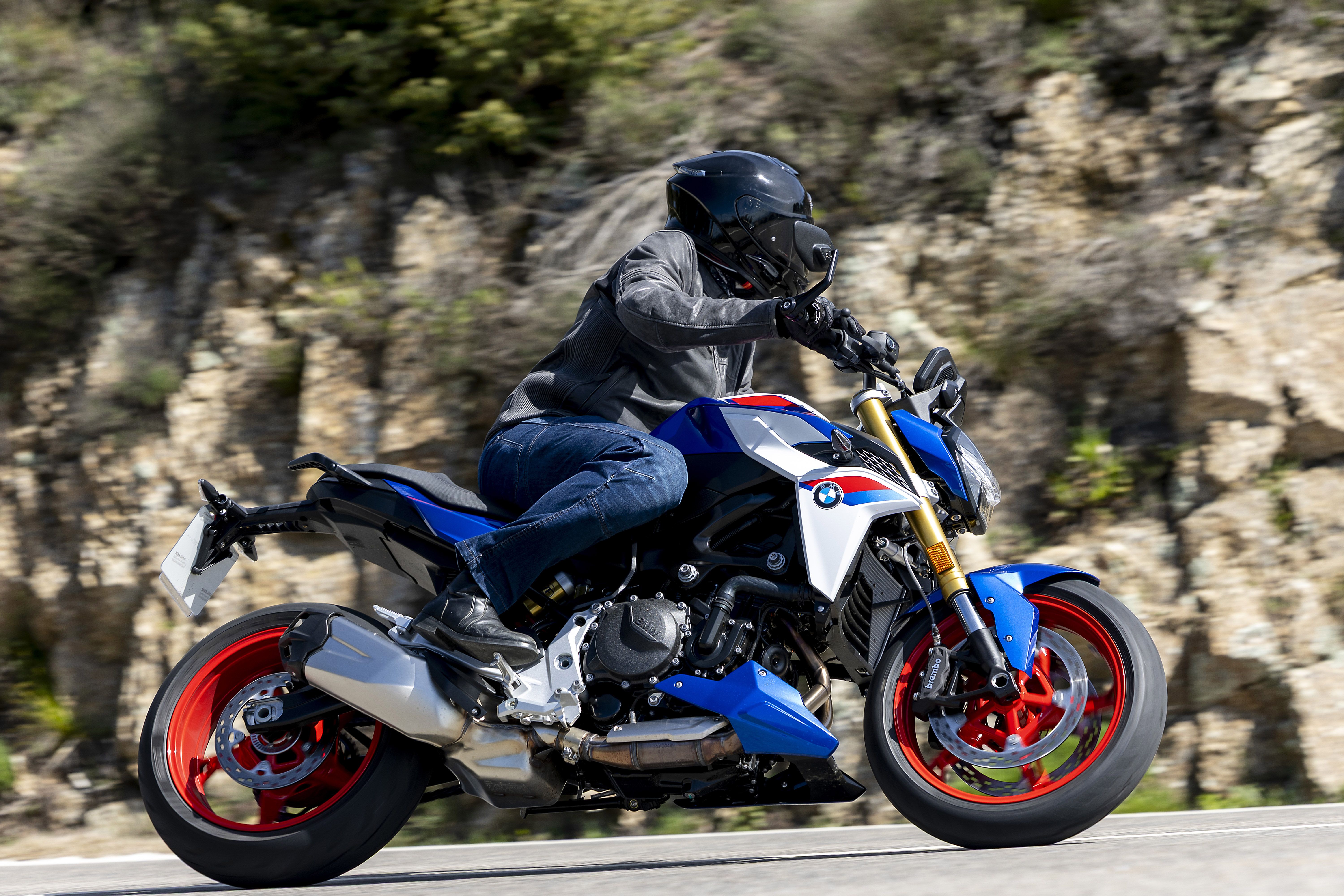 BMW F900R accion (6)