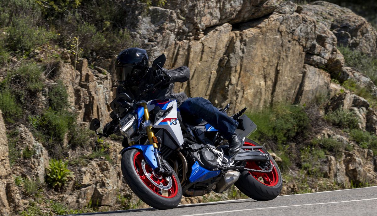 BMW F900R accion (3) BMW F900R accion (3)