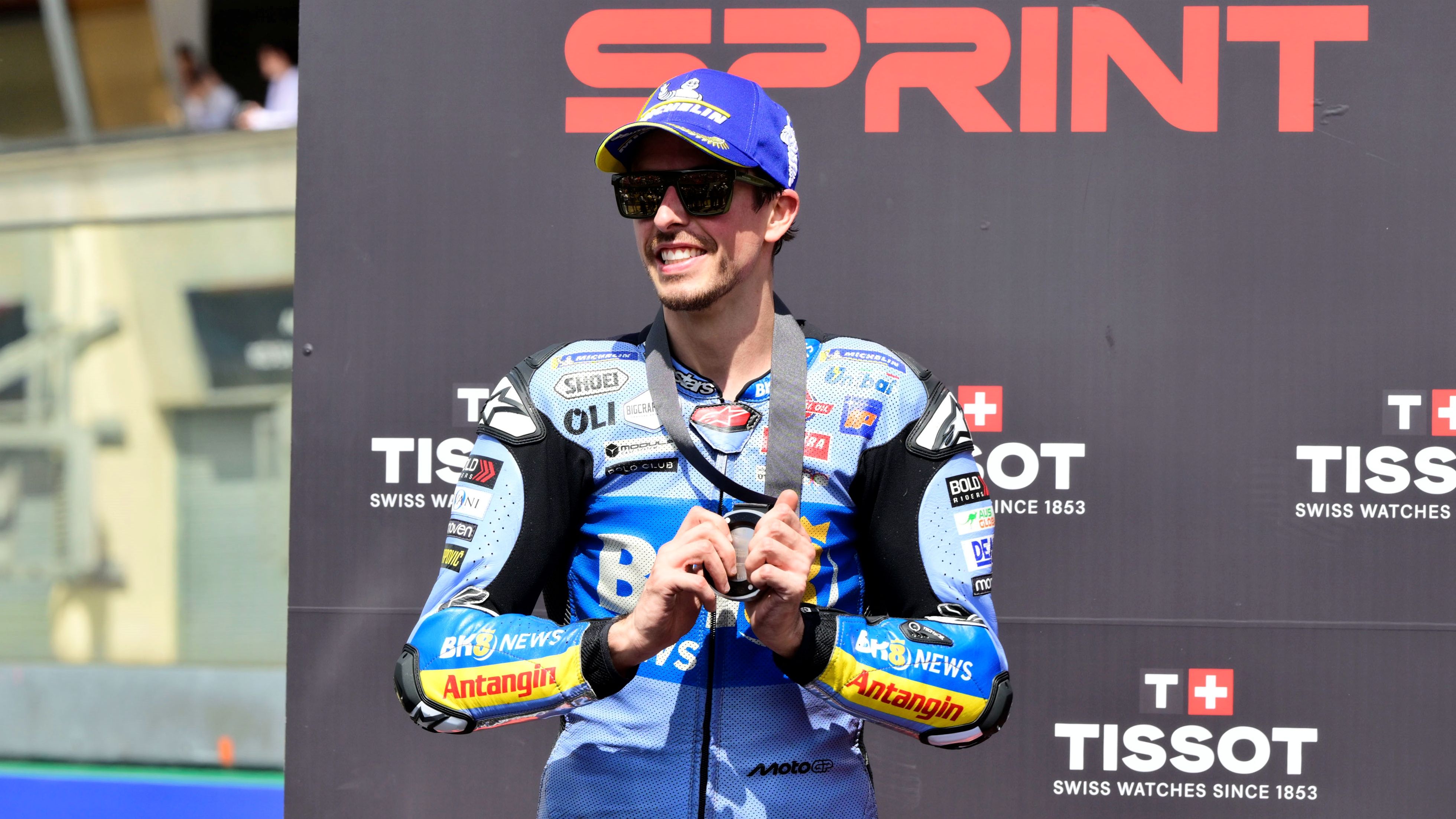 Alex Márquez en el podio Sprint del GP de Francia de MotoGP 2025 en Le Mans