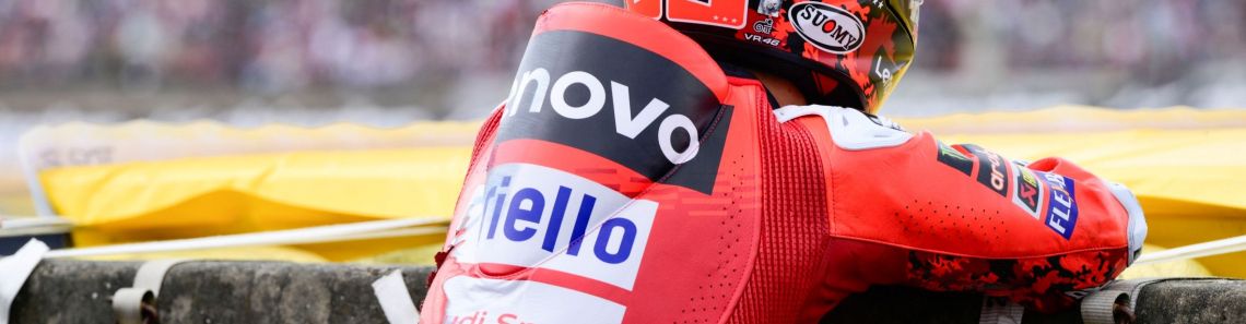 https://www.motociclismo.es/uploads/s1/14/18/31/56/pecco-bagnaia-tras-su-caida-en-el-sprint-del-gp-de-francia-de-motogp-2025-en-le-mans_8_1140x297.jpeg