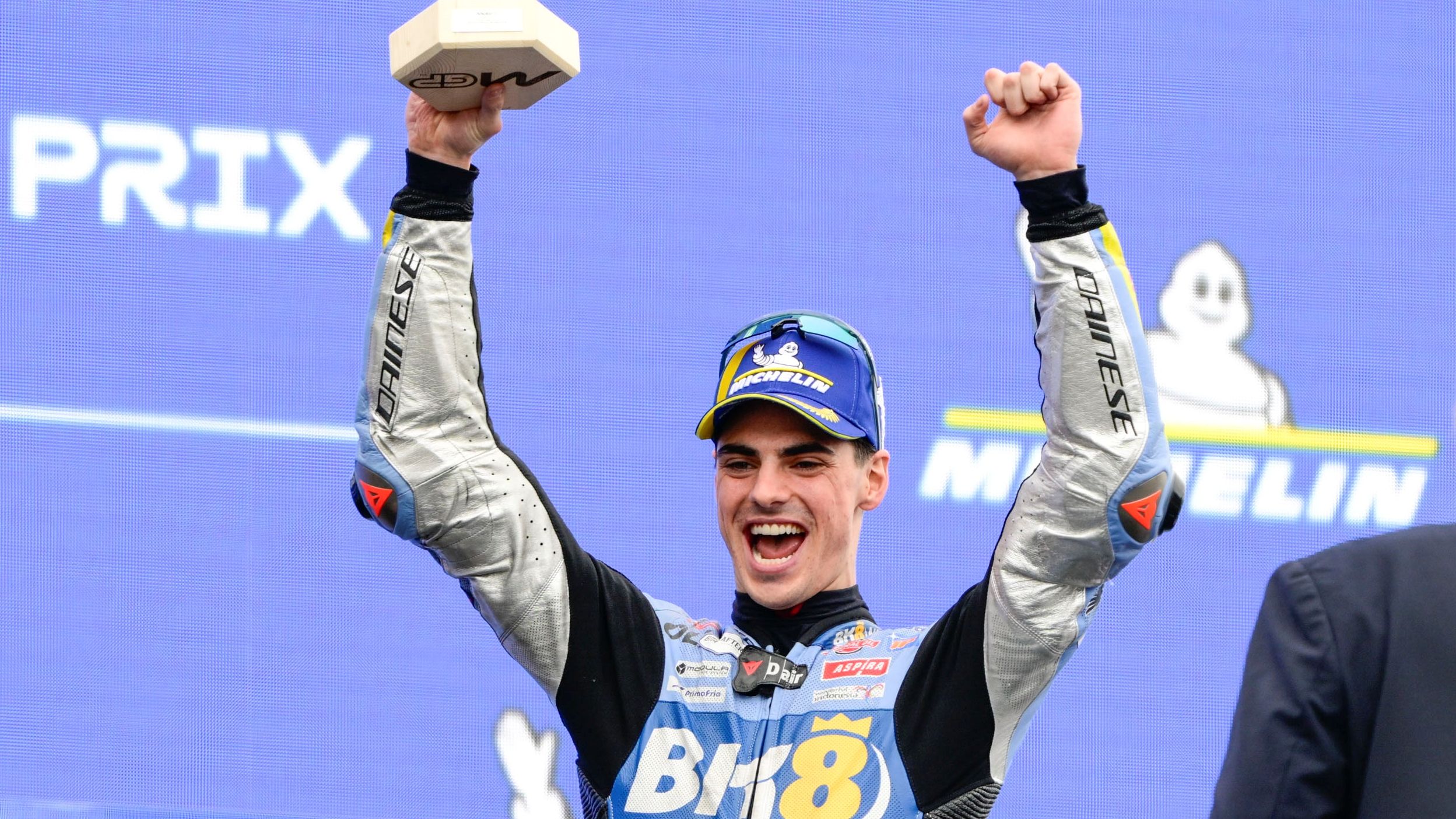 Fermín Aldeguer en el podio del Gran Premio de Francia de MotoGP 2025 en Le Mans