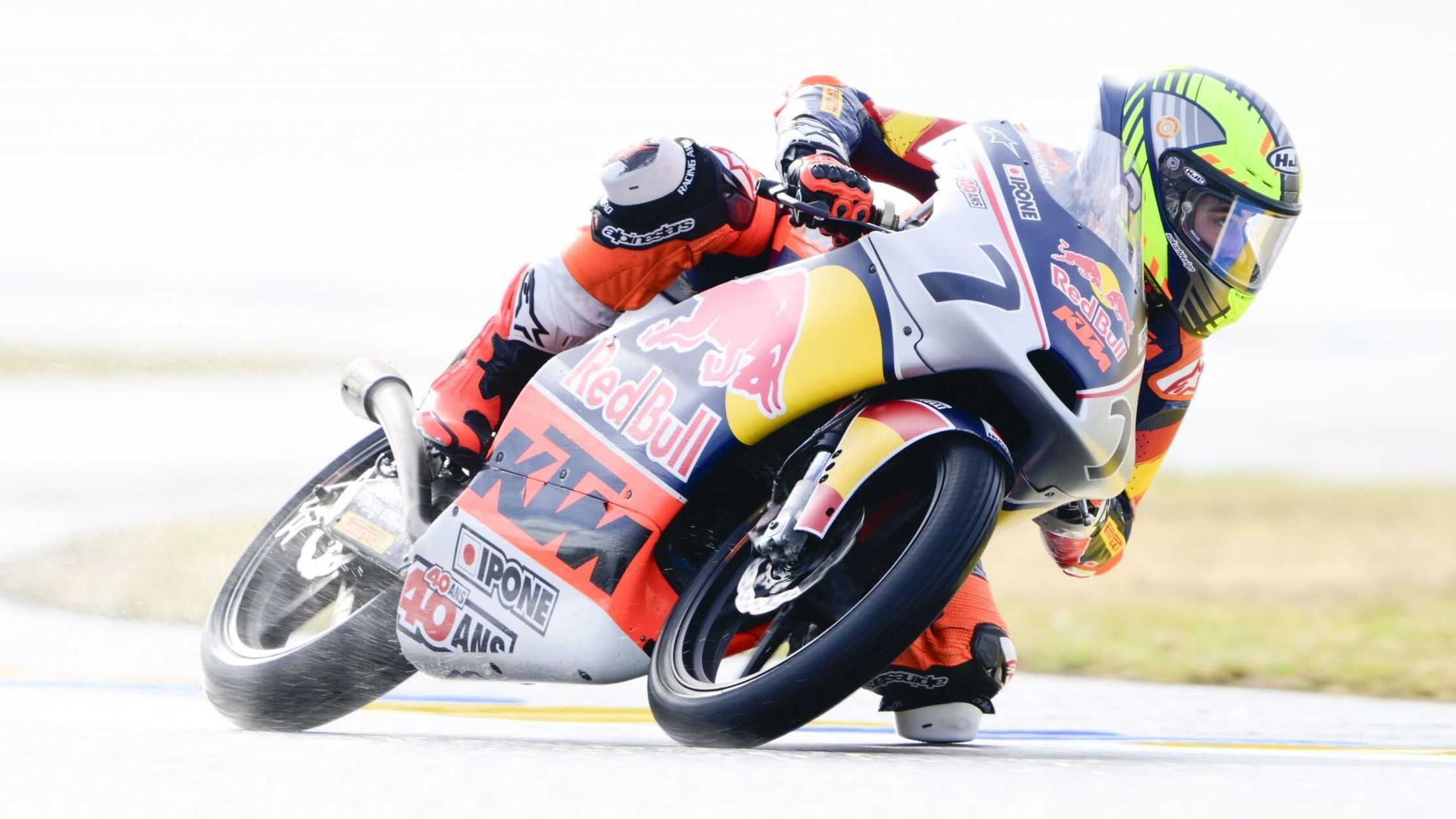 Beñat Fernández dio un año al resto en Le Mans para estrenarse como ganador en la MotoGP Rookies Cup