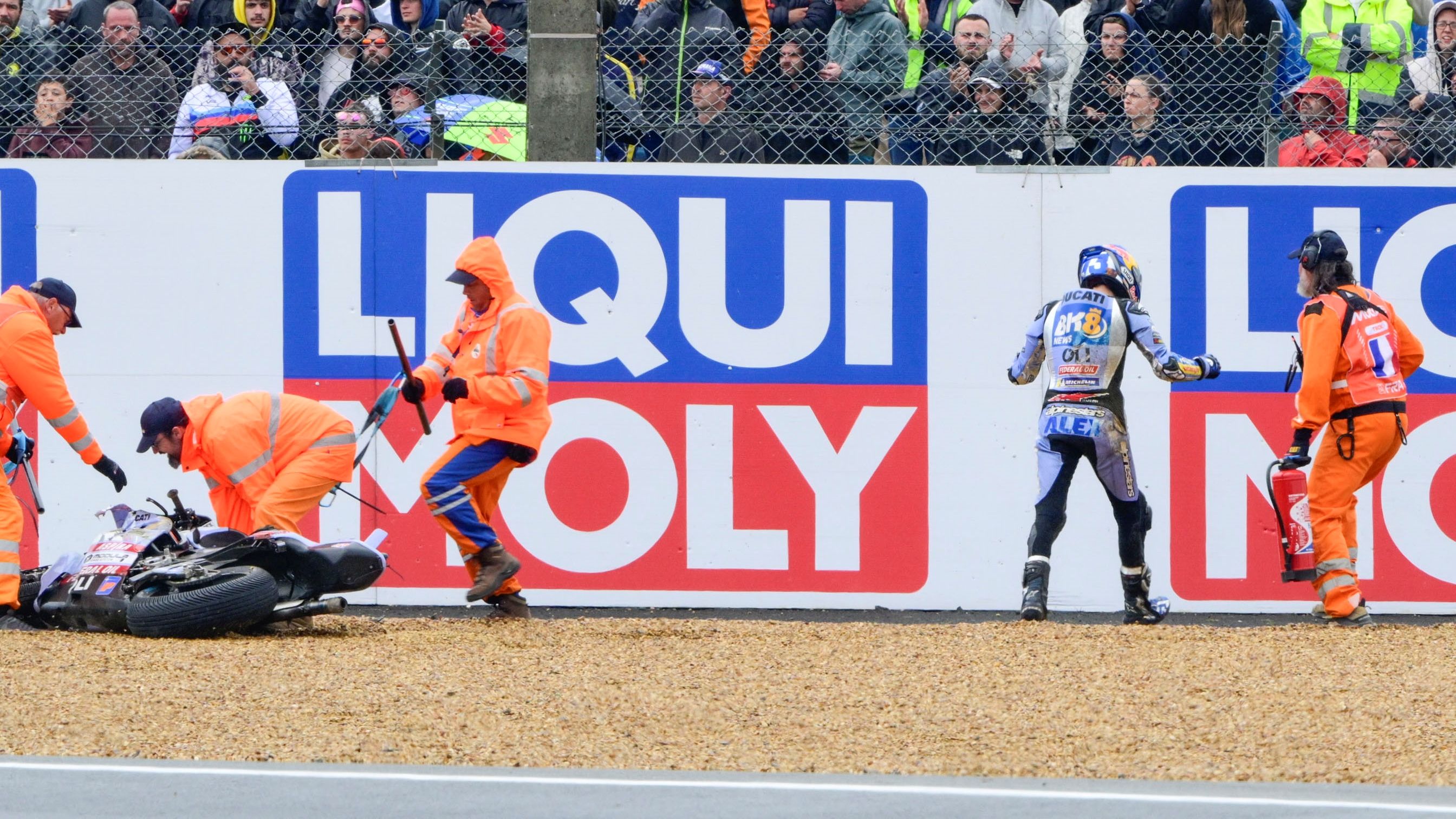 Álex Márquez abandona tras sufrir dos caídas casi seguidas, MotoGP Francia 2025