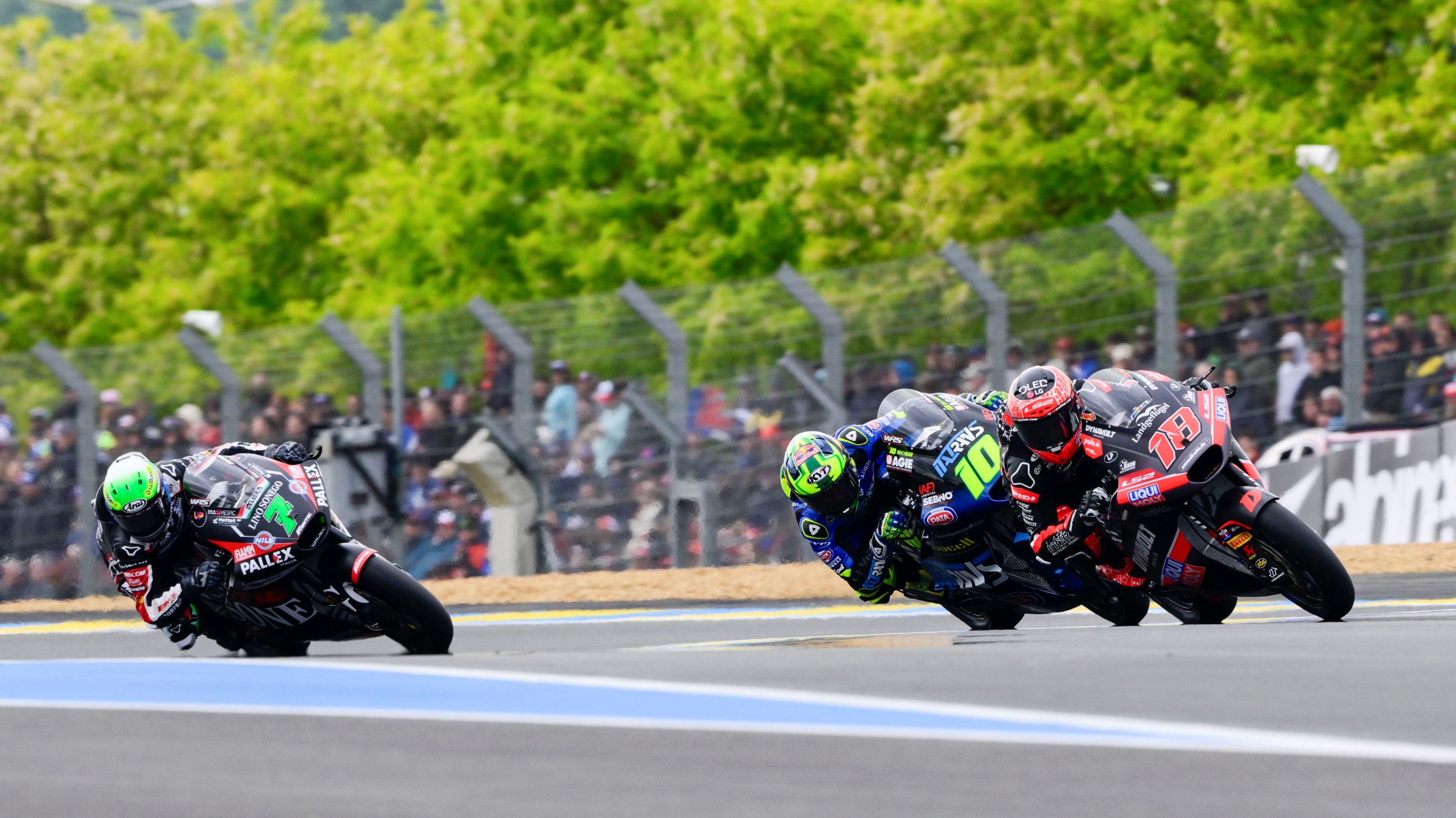 Manu González supera a Diogo Moreira en presencia de Barry Baltus, Moto2 Francia 2025