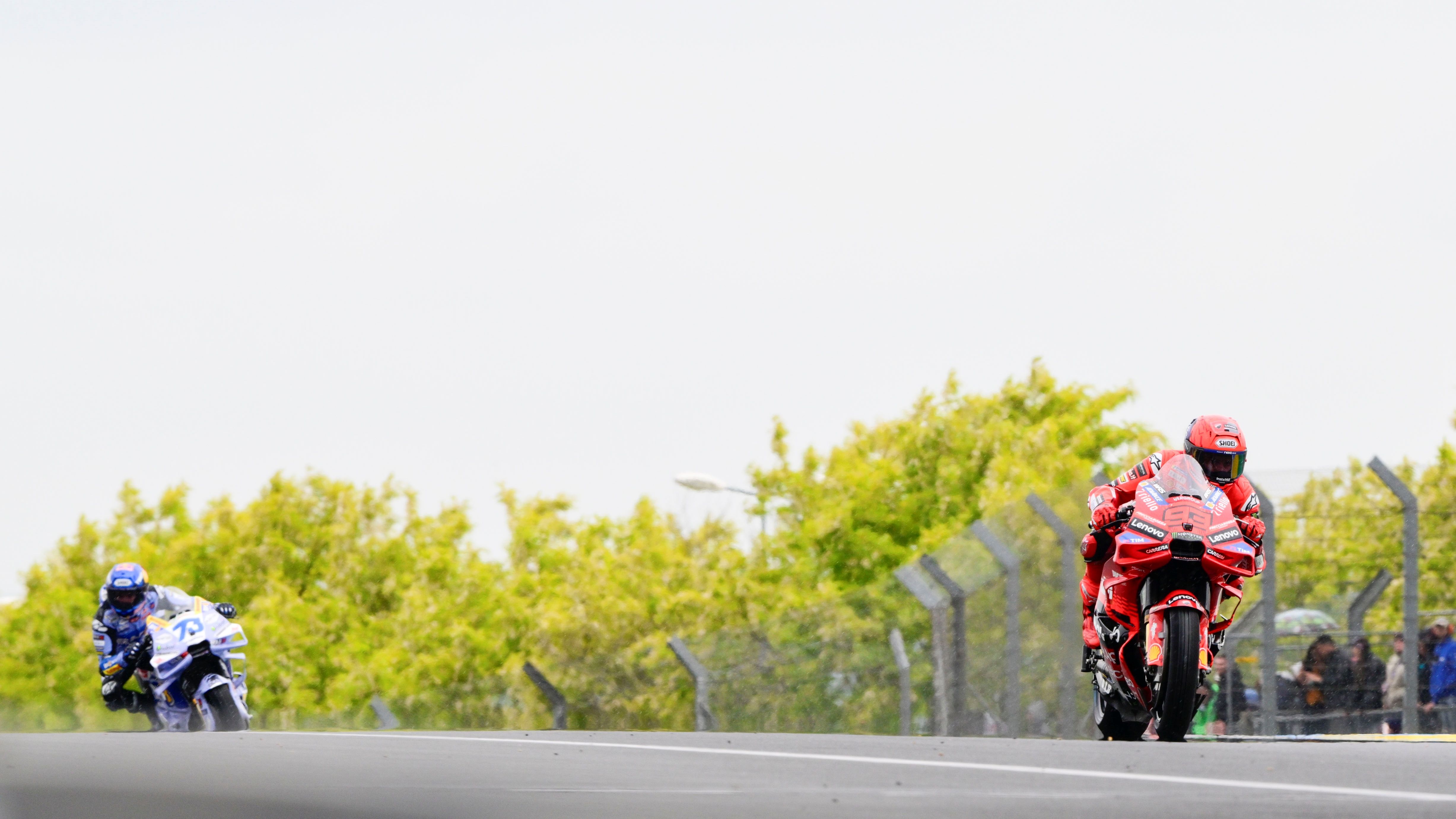 Marc Márquez se escapa de Álex Márquez, MotoGP Francia 2025