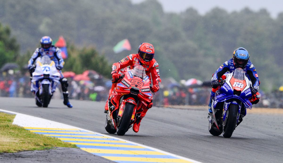 Miguel Oliveira y Marc Márquez emparejados con Álex Márquez detrás, MotoGP Francia 2025 Miguel Oliveira y Marc Márquez emparejados con Álex Márquez detrás, MotoGP Francia 2025
