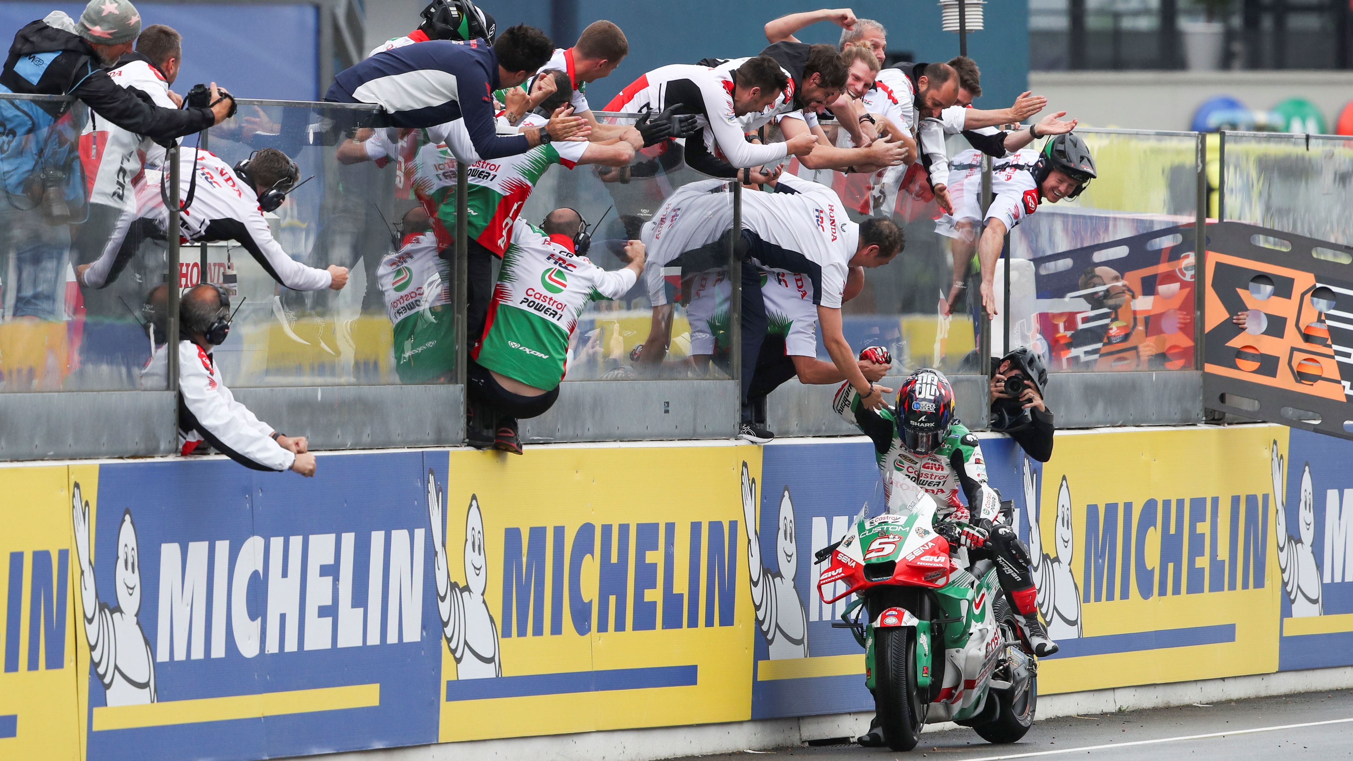 Johann Zarco celebra la victoria con el LCR Honda, MotoGP Francia 2025