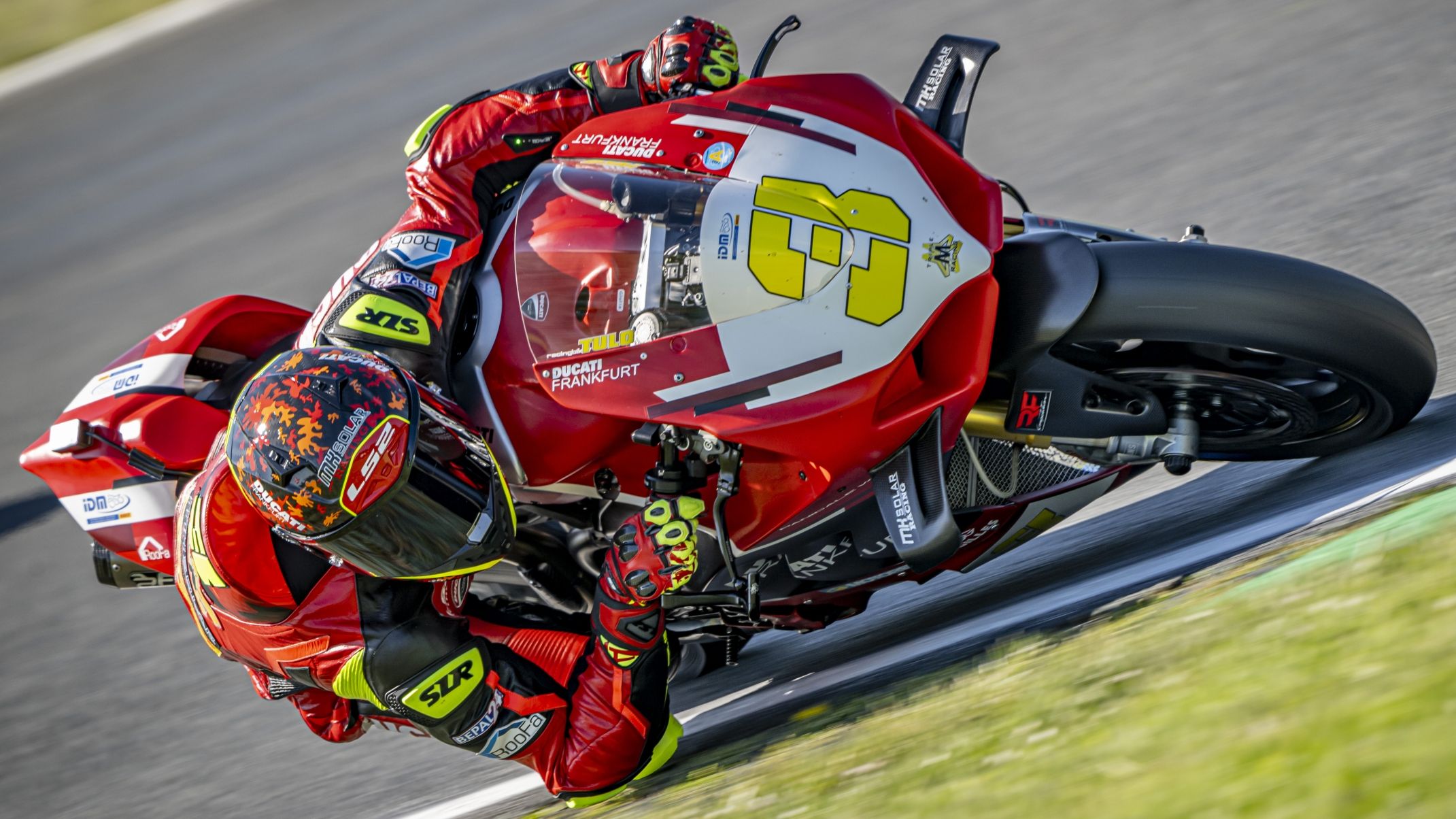Lukas Tulovic se ha estrenado en el IDM Superbike con abandono y victoria