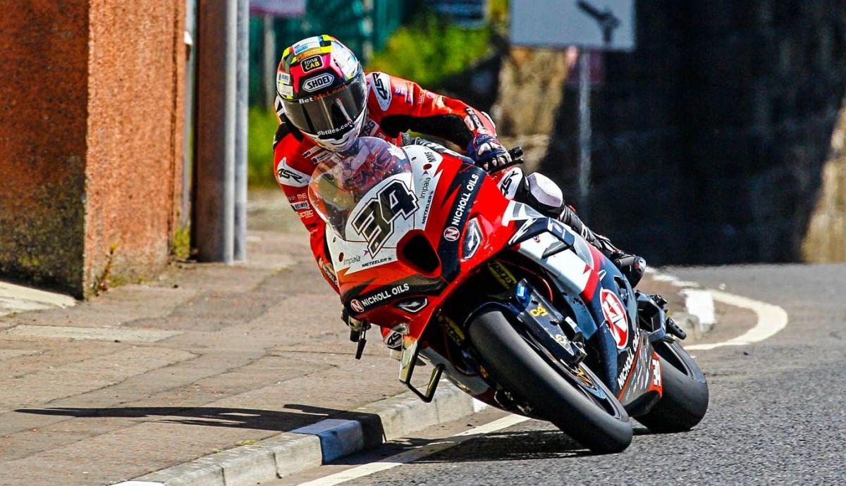 Alastair Seeley logró un podio en su retorno a la North West 200 Alastair Seeley logró un podio en su retorno a la North West 200