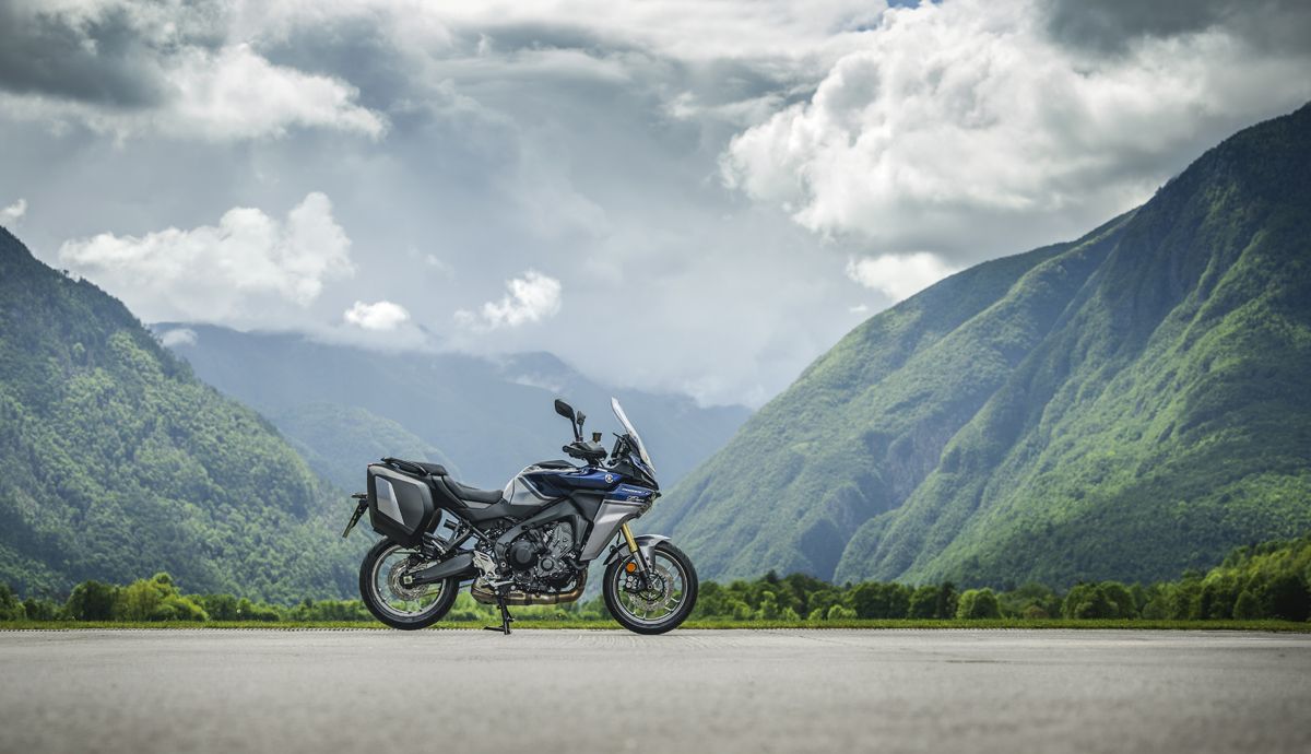 Yamaha Tracer9 GT+ 2025 estatica (2)