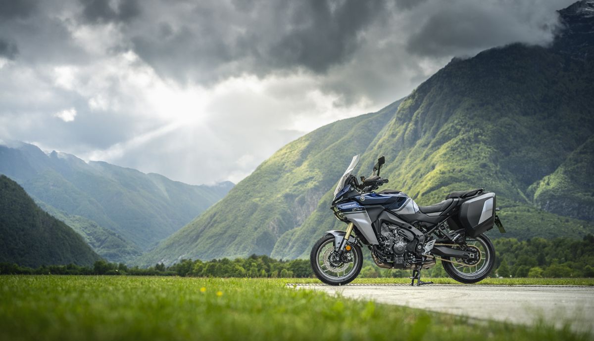 Yamaha Tracer9 GT+ 2025 estatica (3)