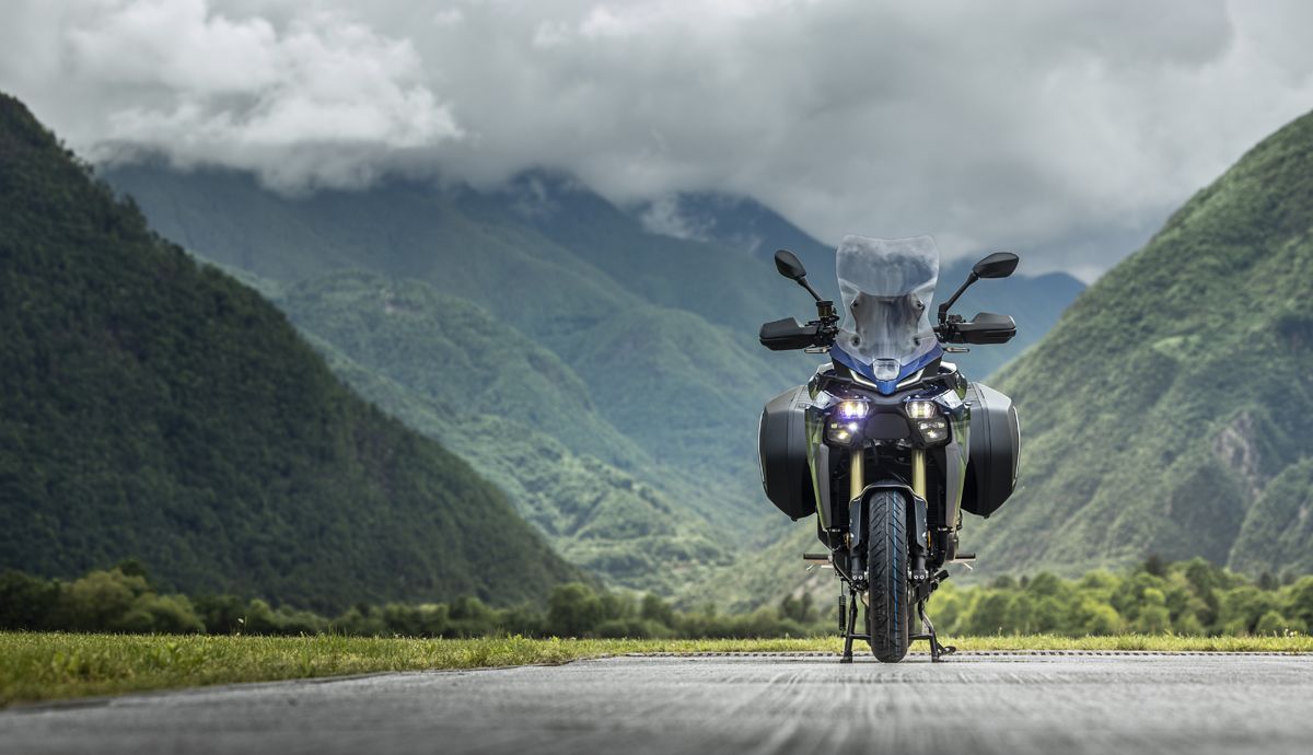 Yamaha Tracer9 GT+ 2025 estatica (4)