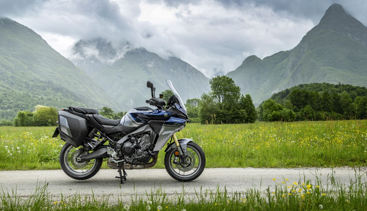 Yamaha Tracer9 GT+ 2025 estatica (5)