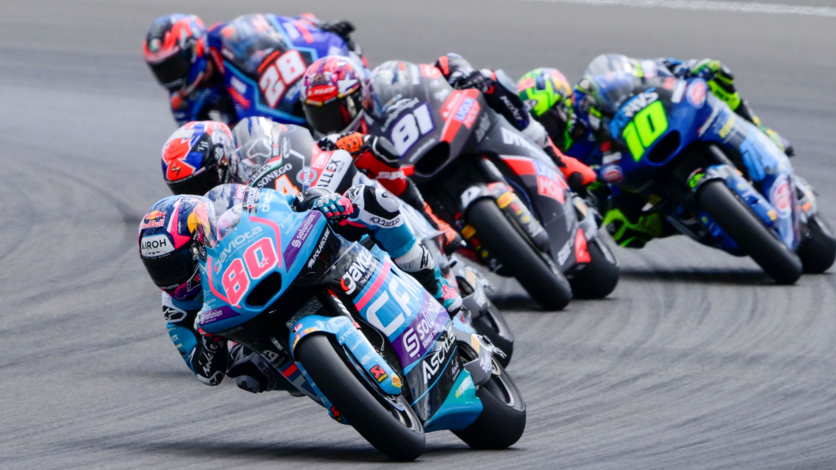 David Alonso delante de Arón Canet, Senna Agius, Diogo Moreira e Izan Guevara, MotoGP Reino Unido 2025