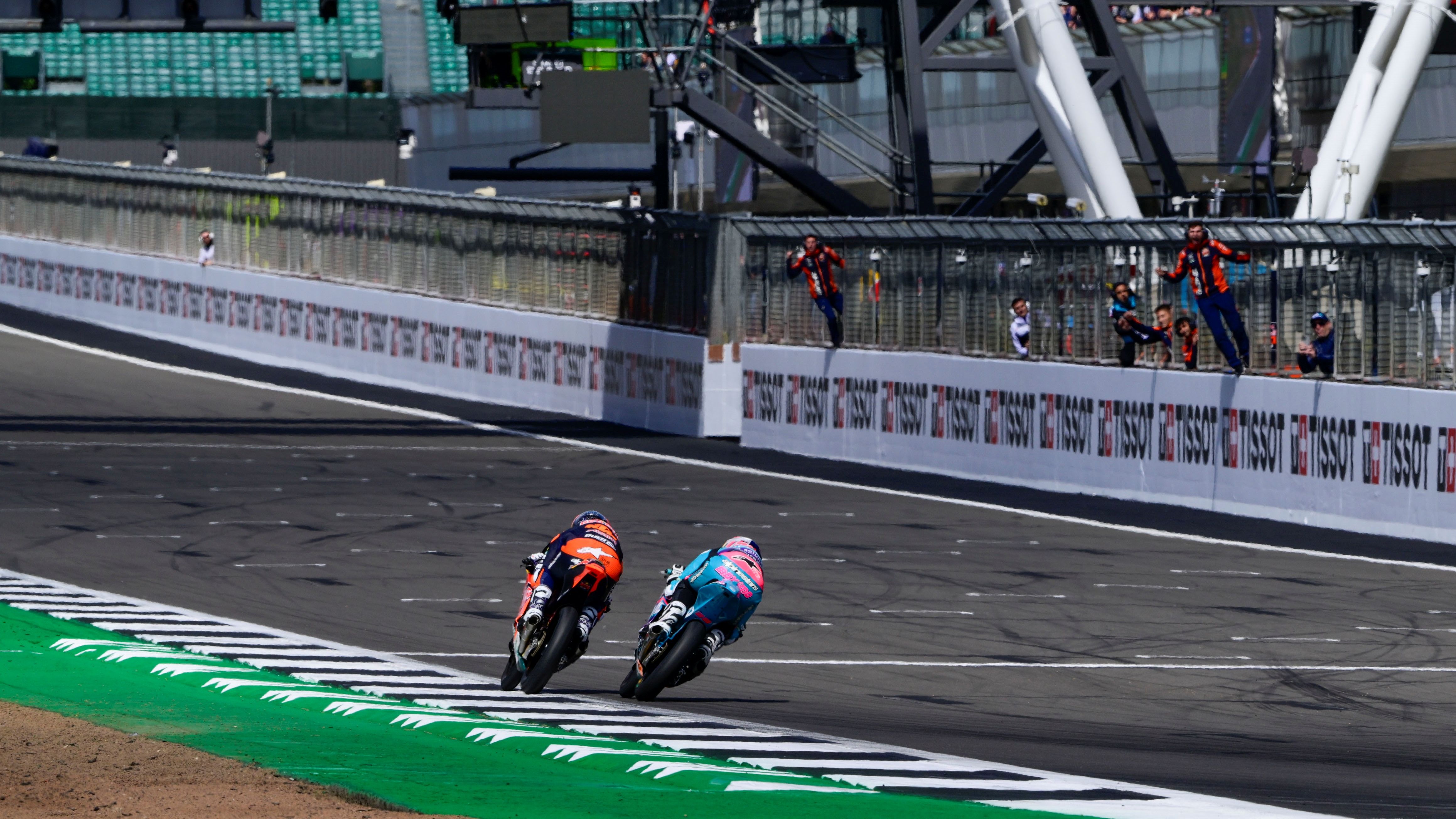 José Antonio Rueda se impone ante Máximo Quiles, Moto3 Reino Unido 2025