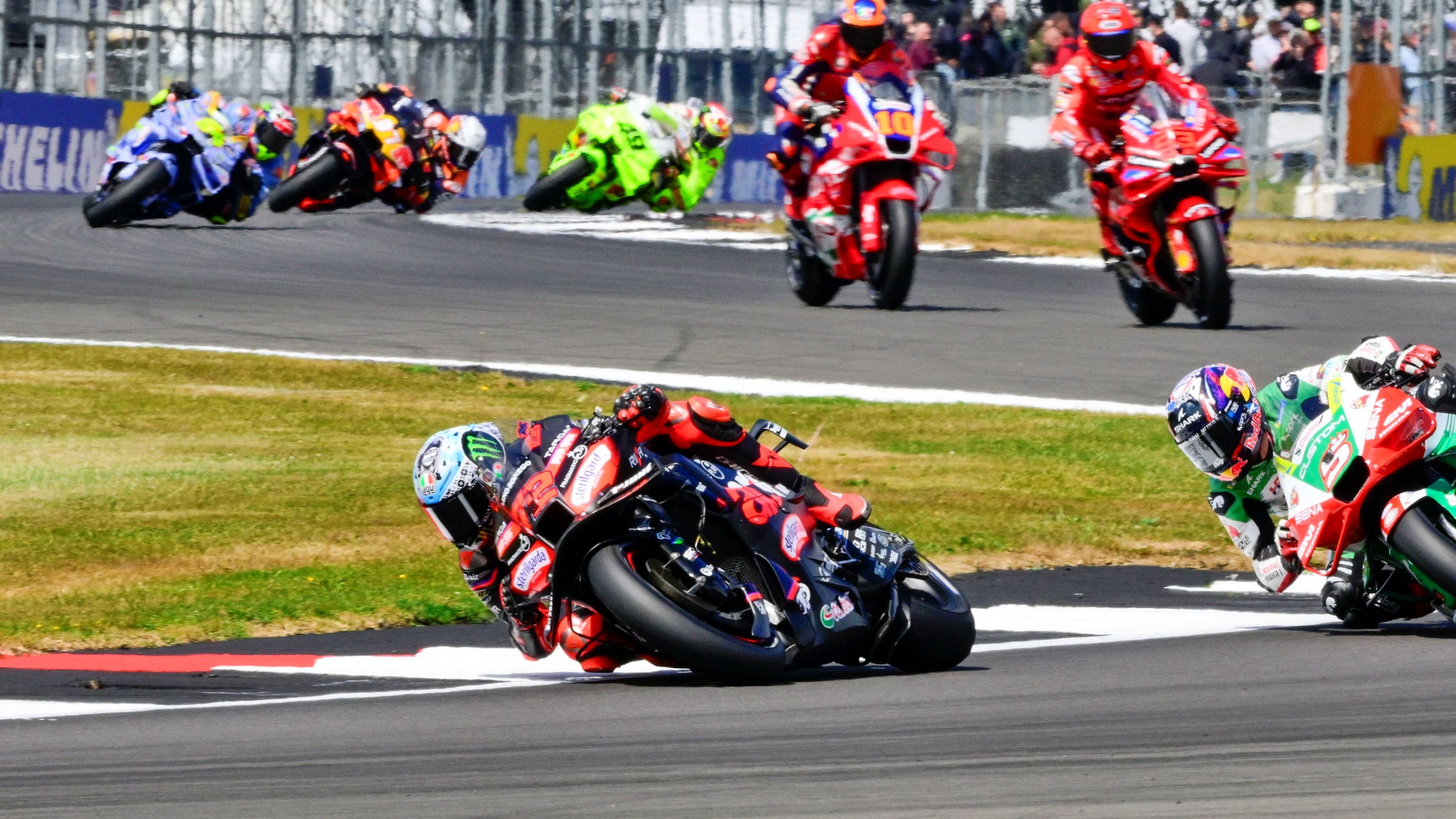 Marco Bezzecchi logró en el GP de Reino Unido en Silverstone su primer triunfo en MotoGP 2025