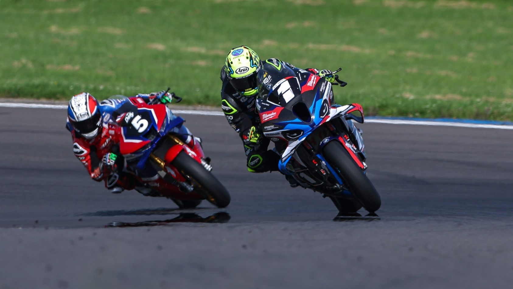 Kenny Foray se impuso a Alan Techer rumbo a otro doblete más en el FSBK 2025