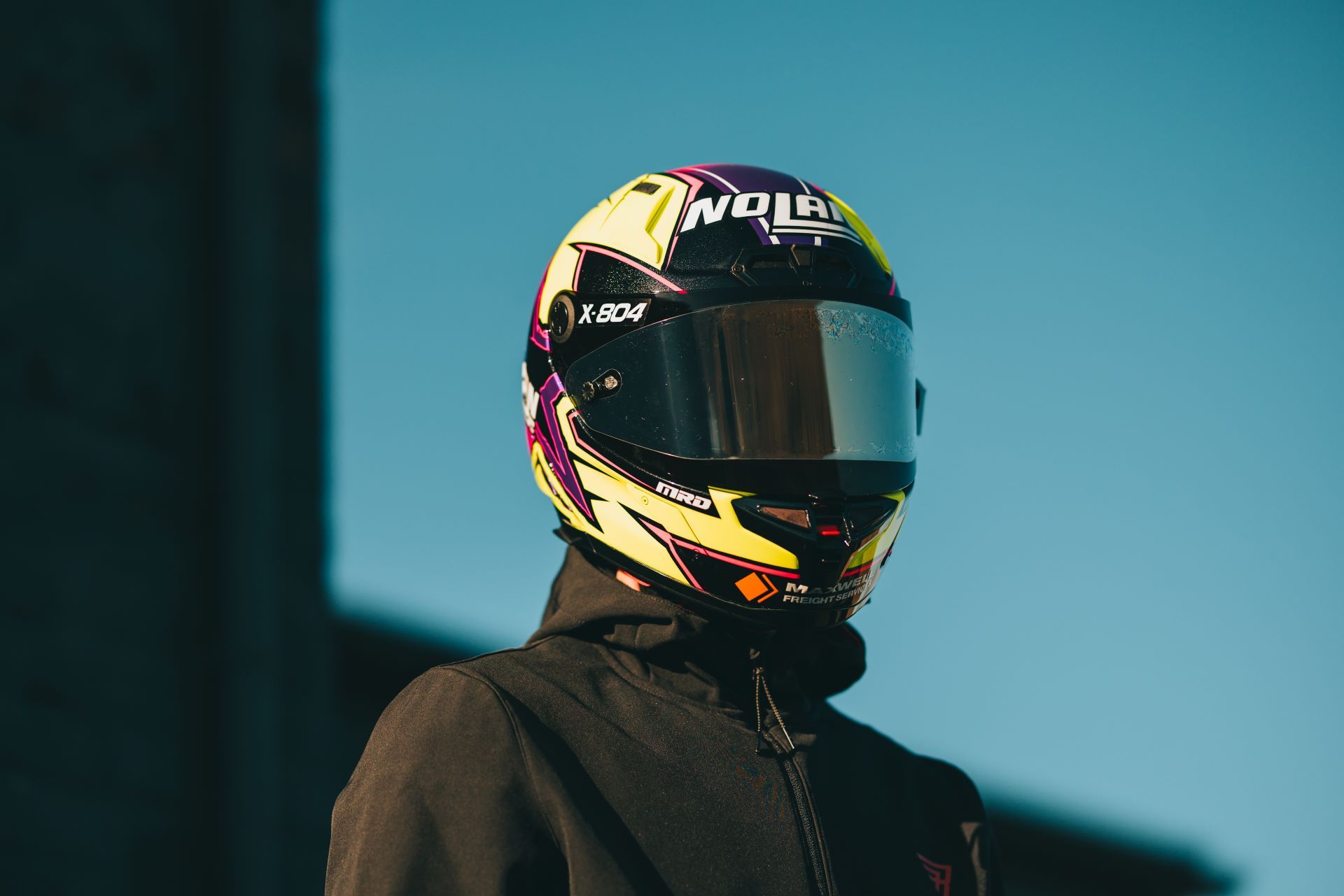 Nolan afronta el Tourist Trophy 2025 con seis pilotos y su casco X-804 como estandarte