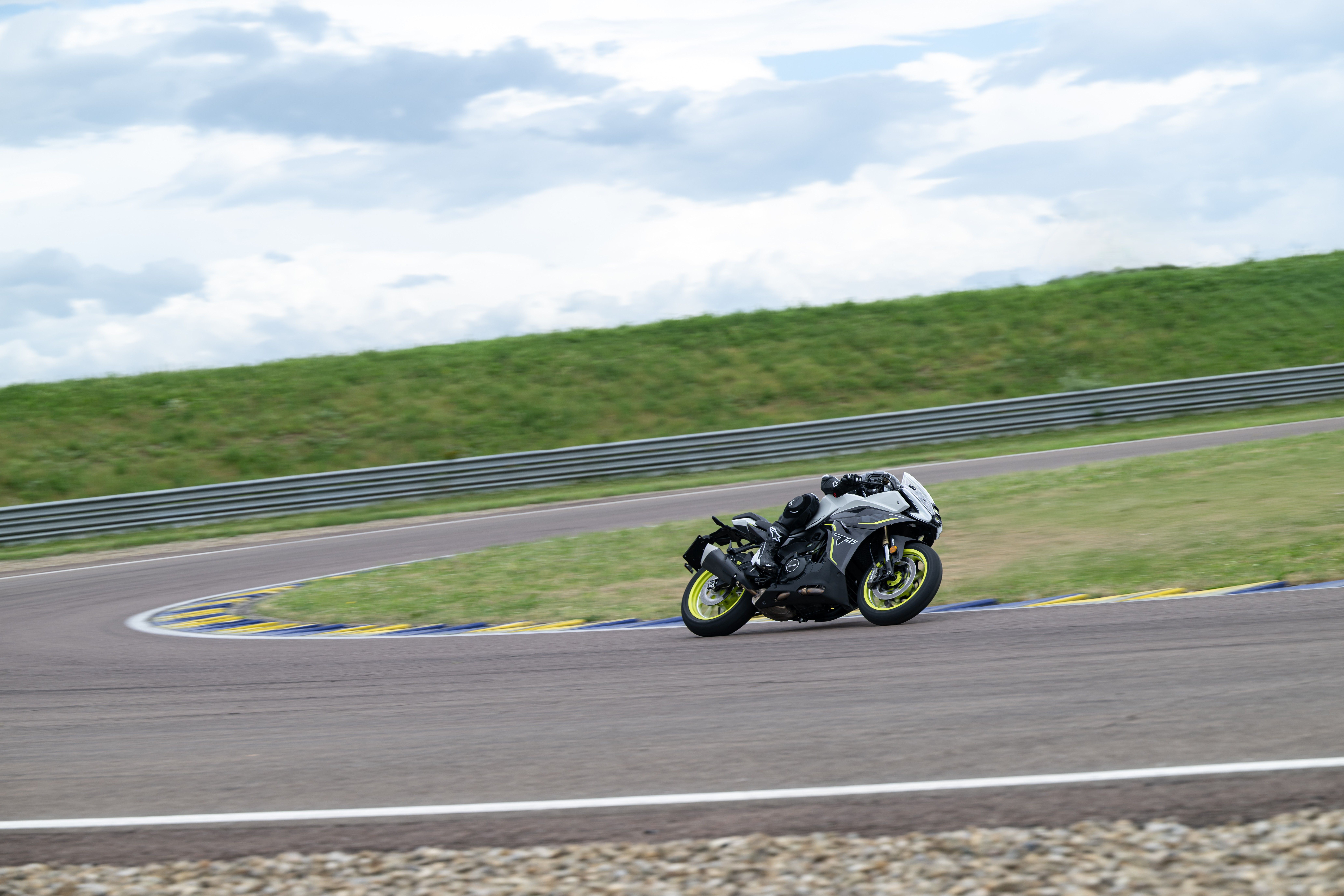 Benelli Tornado 550 accion (10)