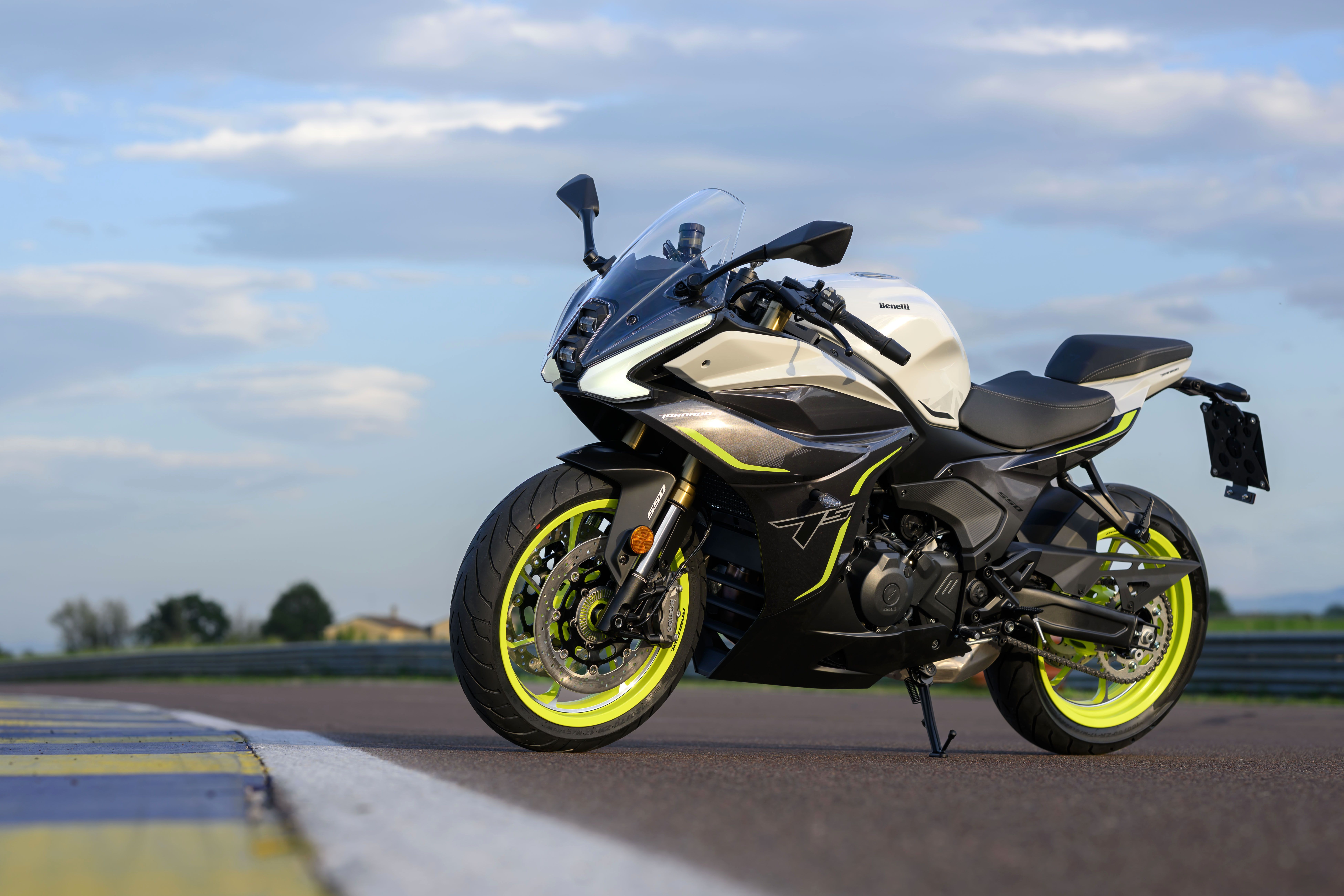 Benelli Tornado 550 estatica (1)