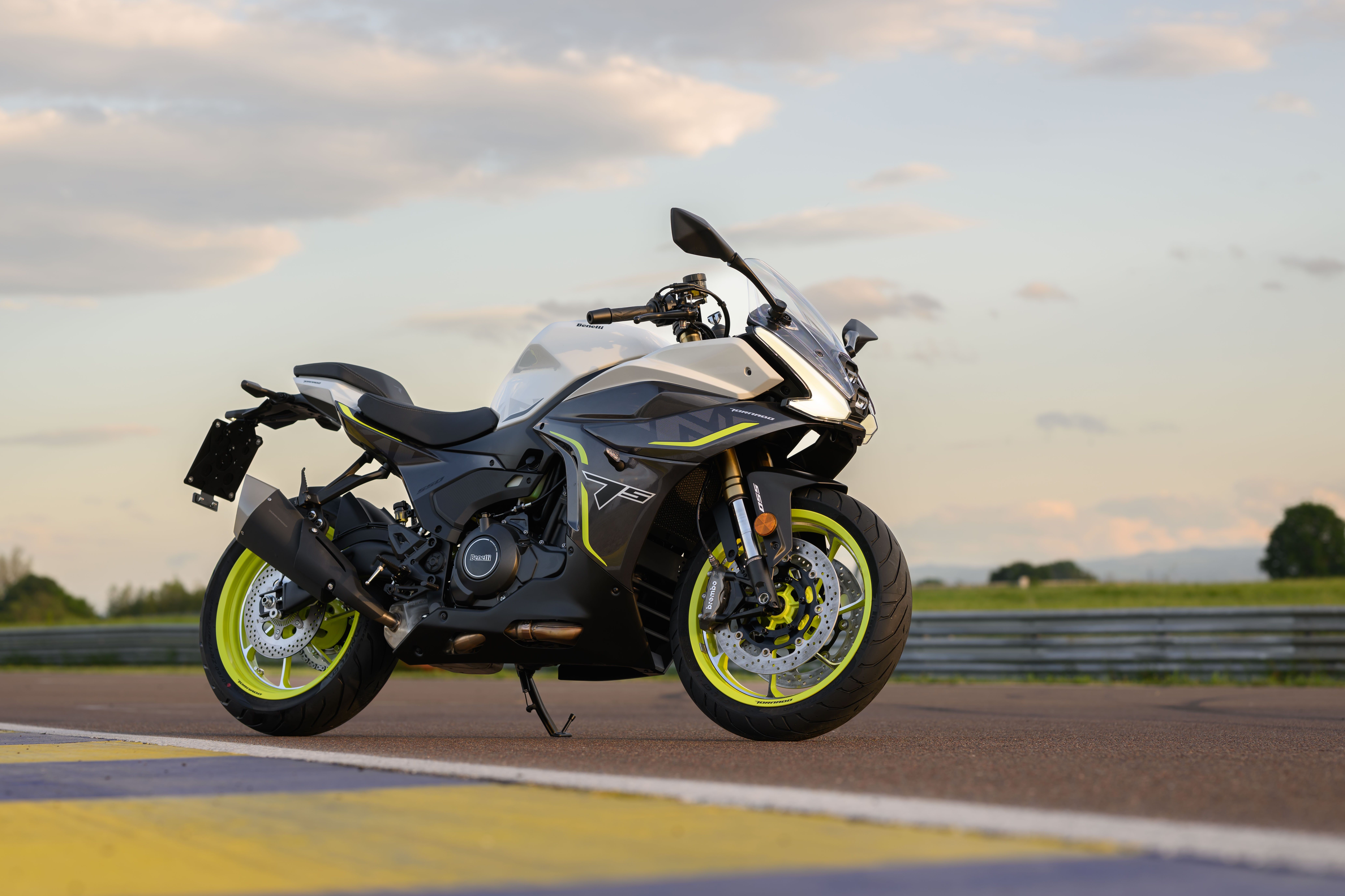 Benelli Tornado 550 estatica (2)