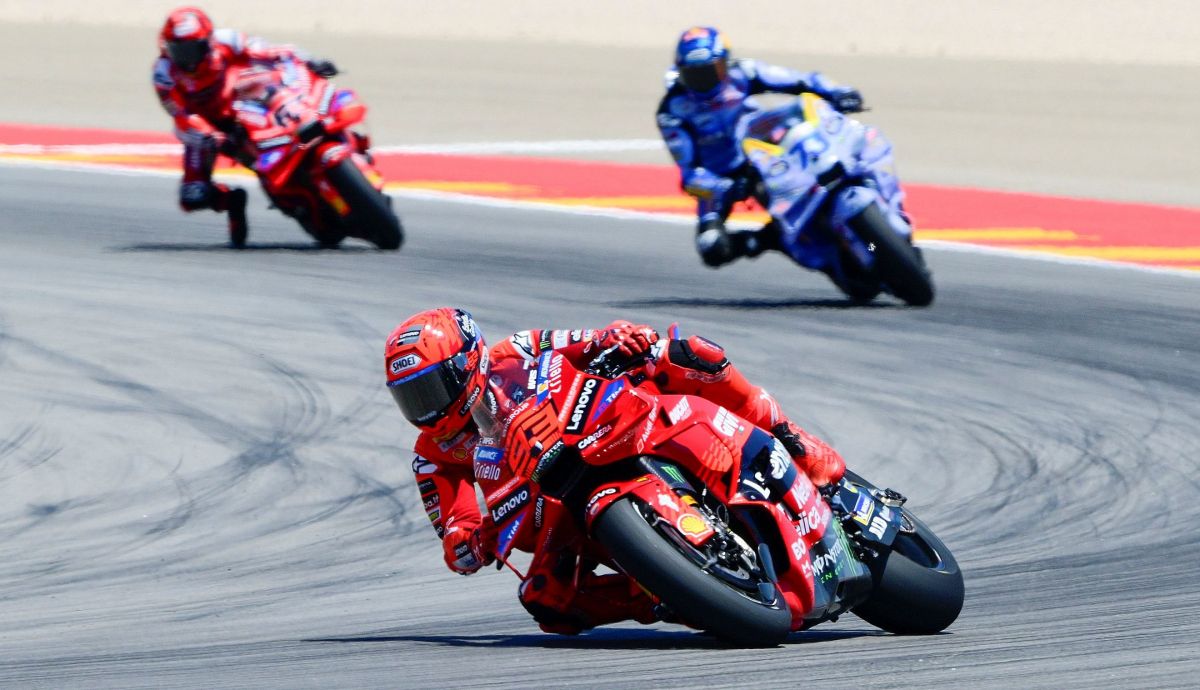 Marc Márquez ha ganado claramente en Motorland ante Álex Márquez y Pecco Bagnaia