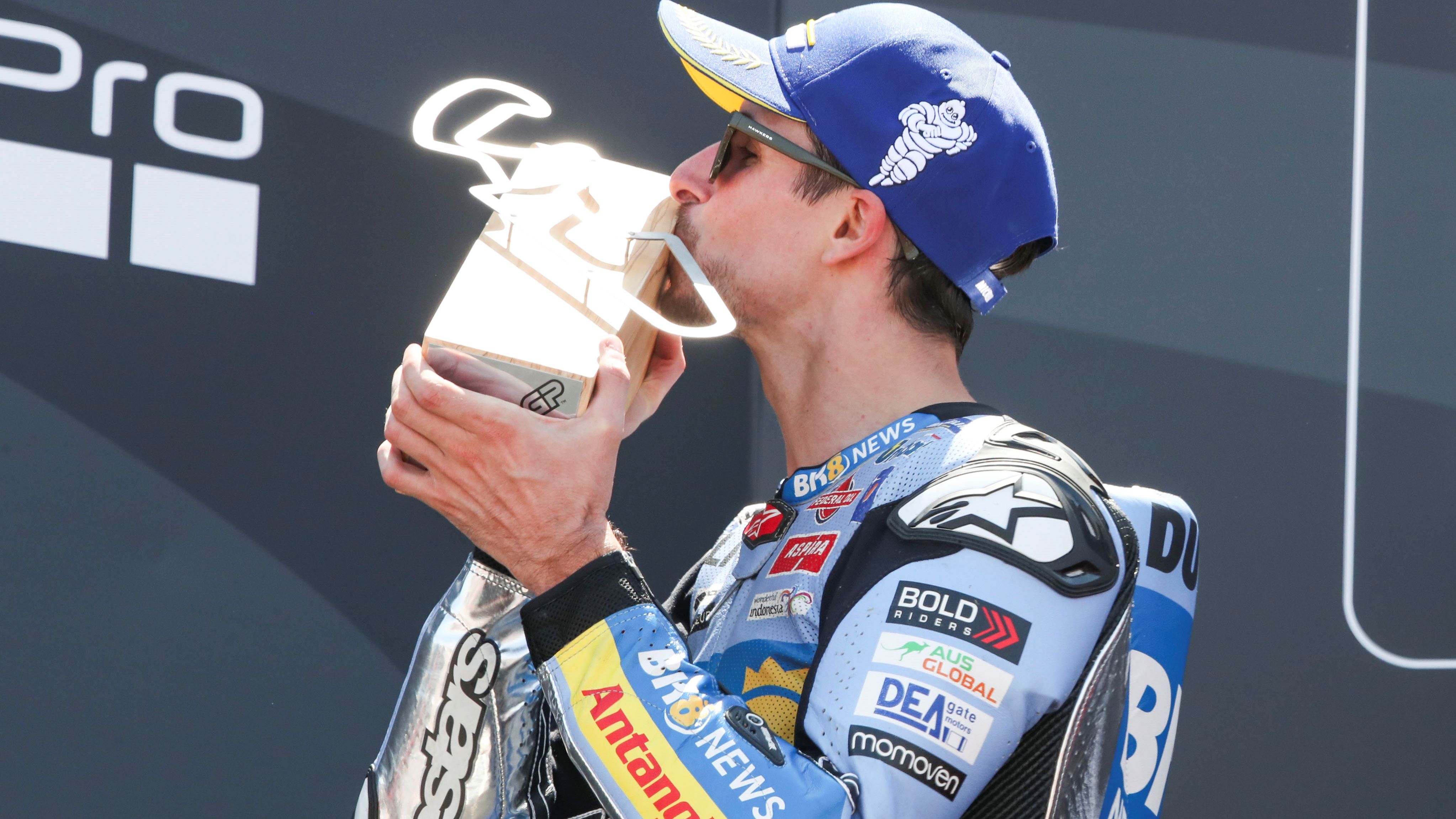 Alex Márquez celebra su podio del GP de Aragón de MotoGP 2025 en Motorland
