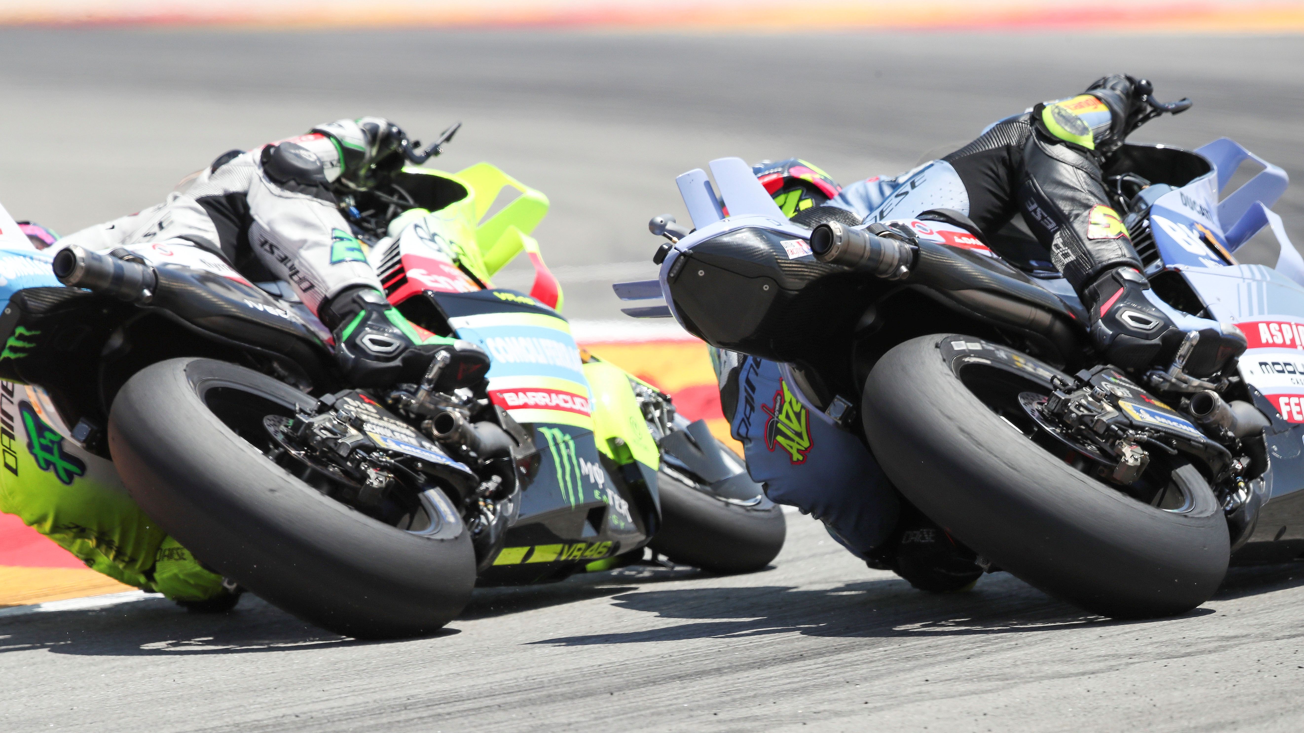 Franco Morbidelli se mete al interior de Fermín Aldeguer, MotoGP Aragón 2025