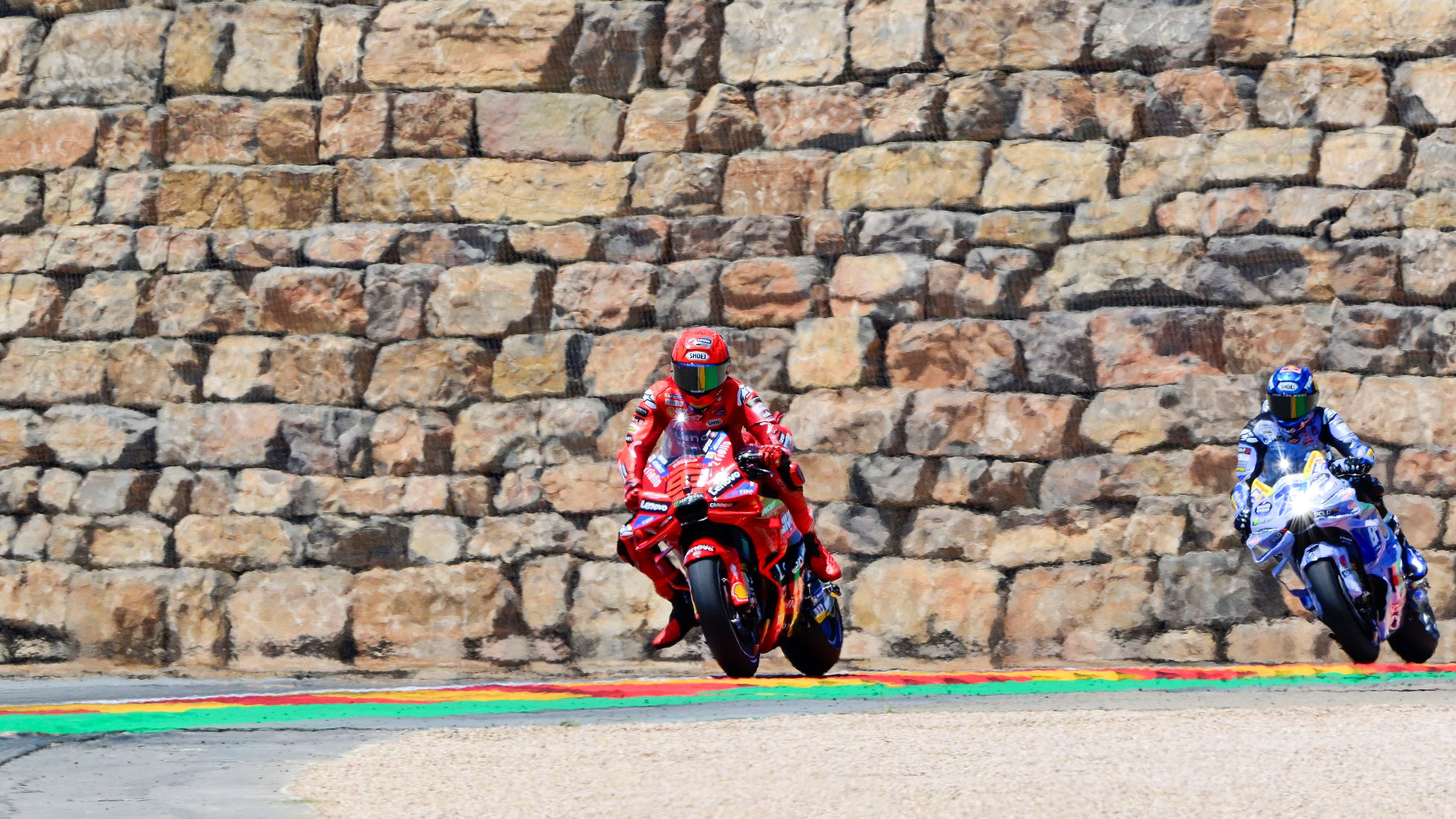 Marc Márquez se aleja de Álex Márquez, MotoGP Aragón 2025