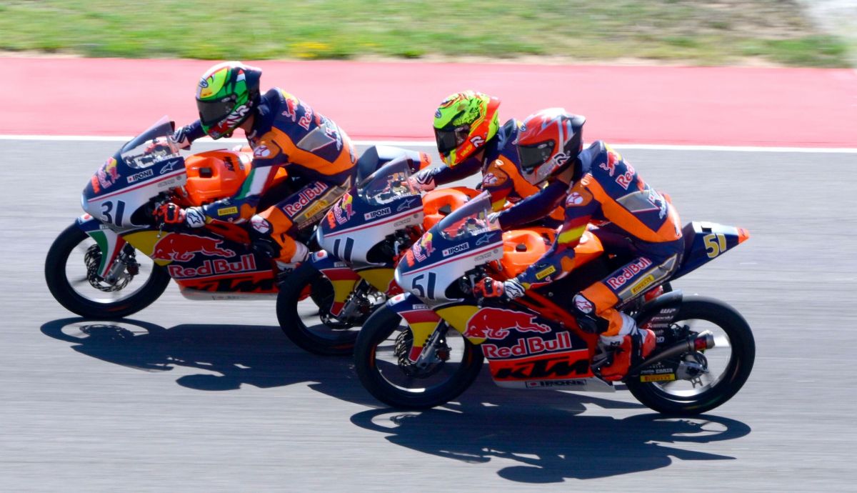Brian Uriarte, David González y Giulio Pugliese frenando en paralelo