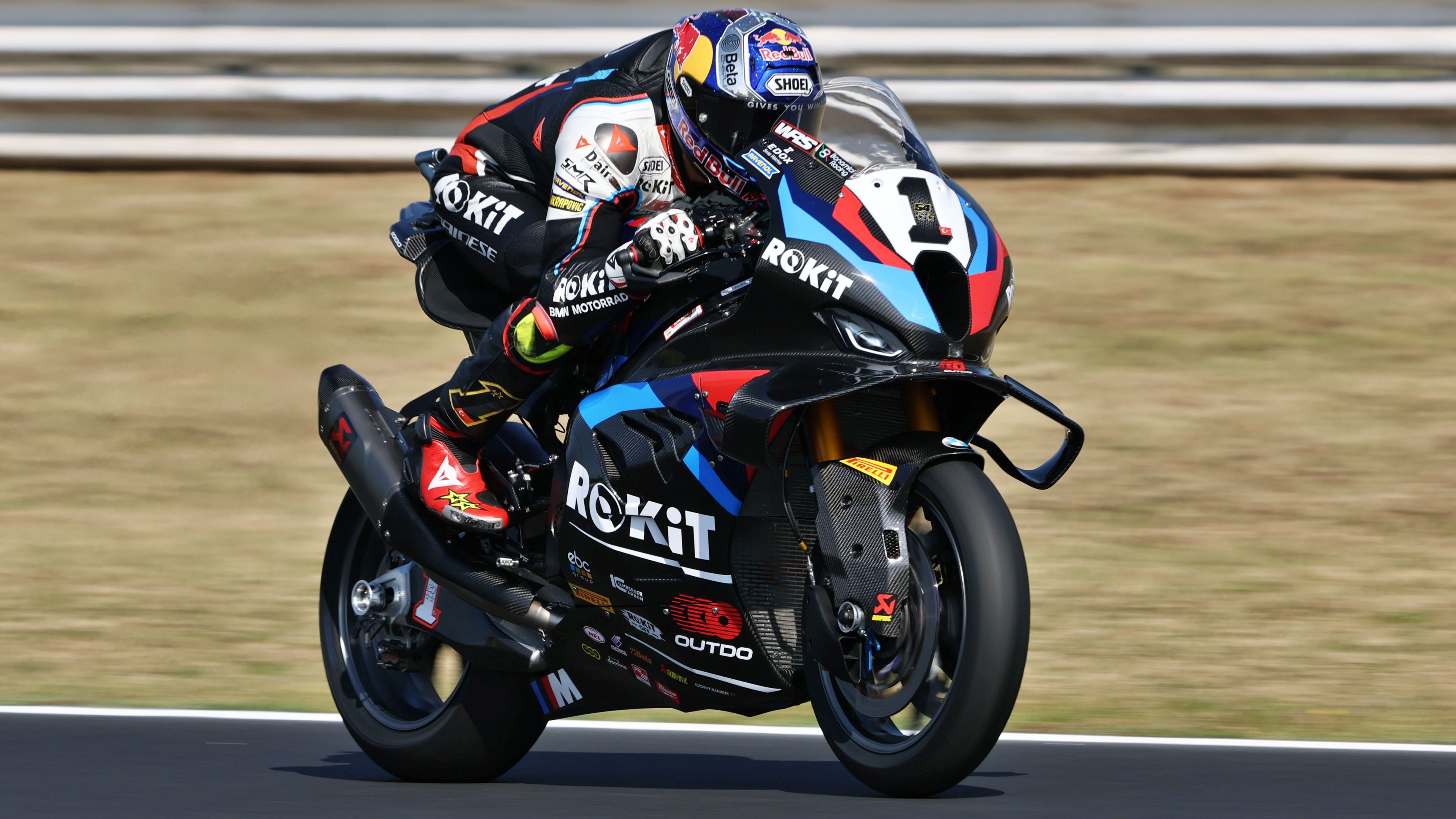 Toprak Razgatlioglu ha logrado la victoria en la primera carrera de Misano 2025