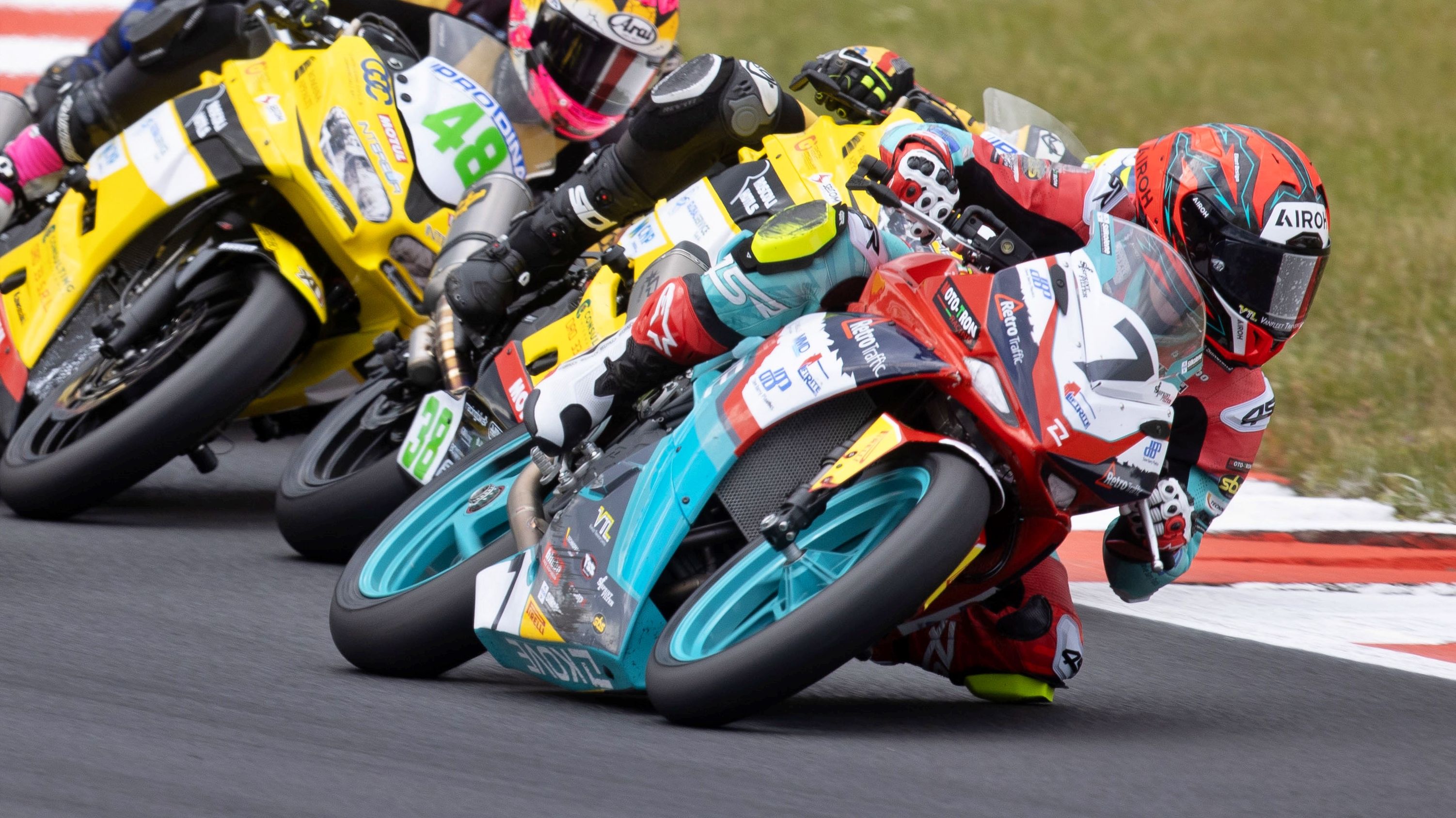 Beñat Fernández ha logrado su segundo triunfo en el Mundial de Supersport 300