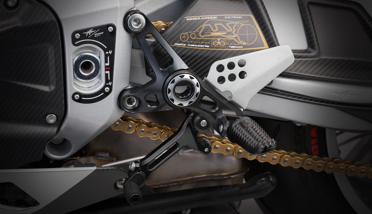 MV Agusta Superveloce 1000 Ago 2025 Detalles (1)