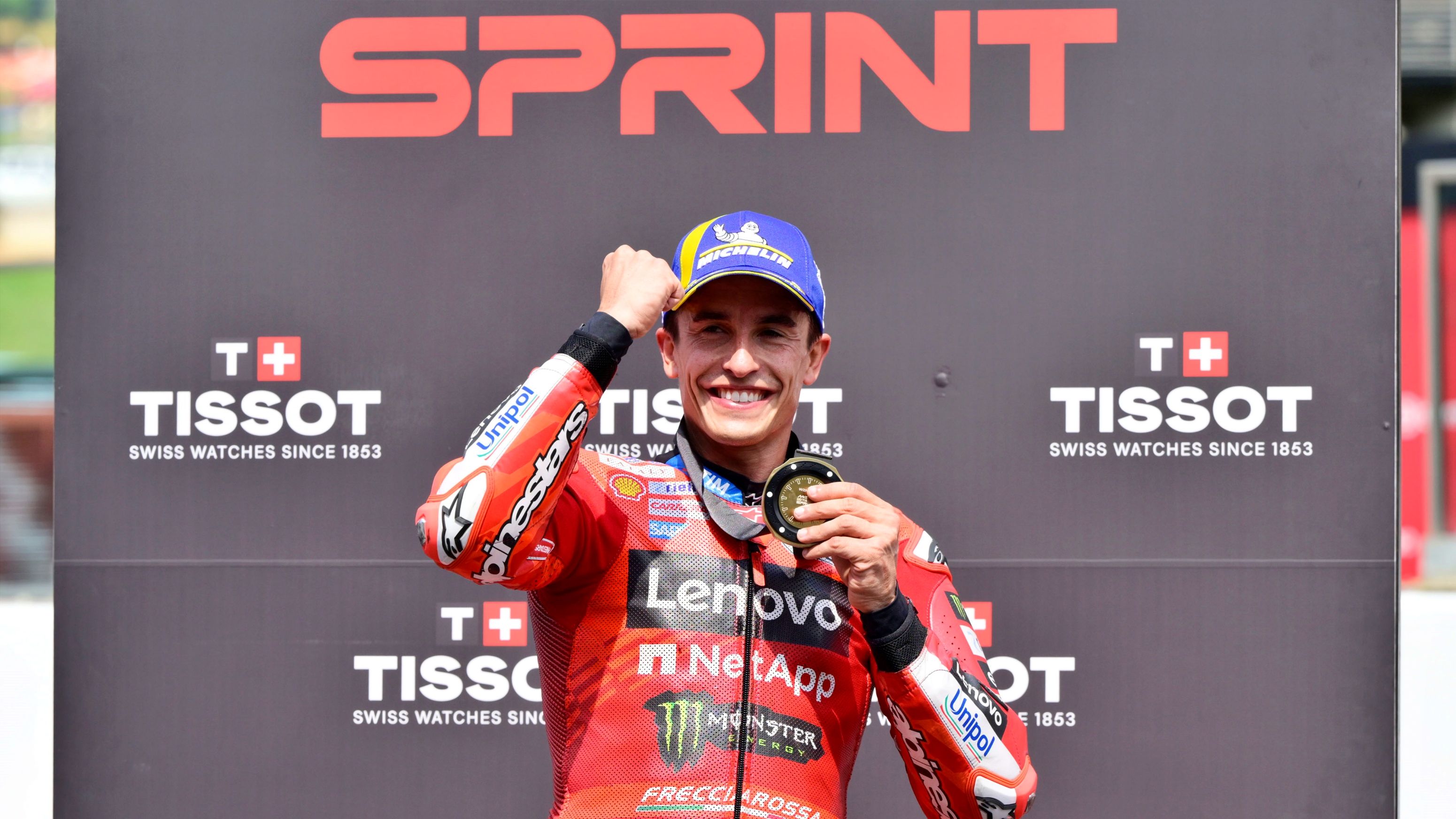 Marc Márquez en el podio del Sprint del GP de Italia de MotoGP 2025 en Mugello