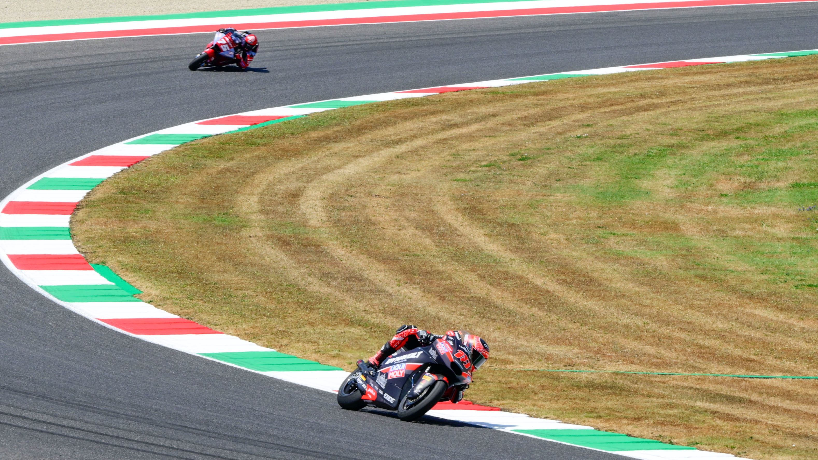 Manu González ha ganado claramente en Mugello ante Albert Arenas