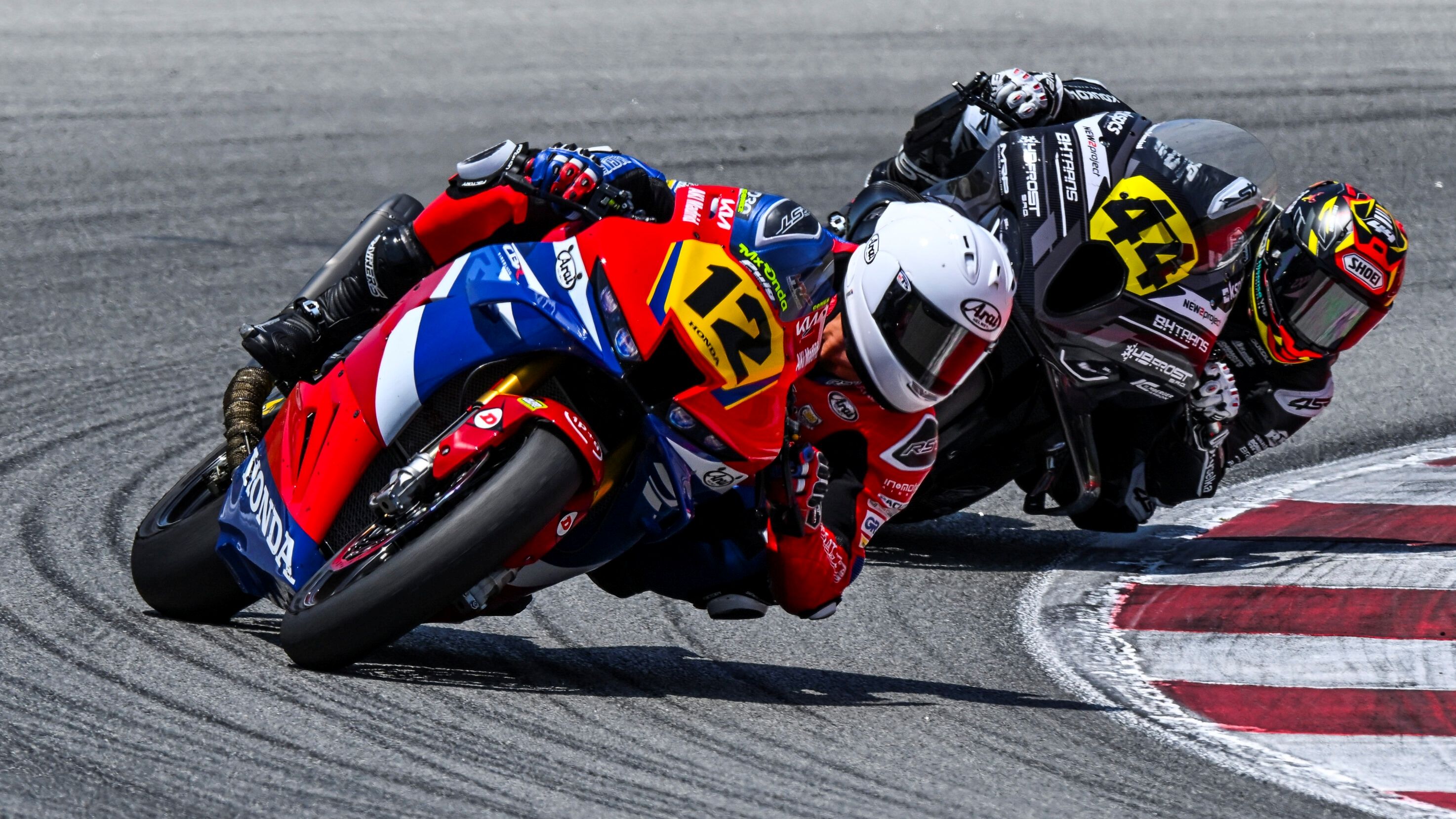 Borja Gómez arrebata el liderato del ESBK Superbike 2025 a Steven Odendaal