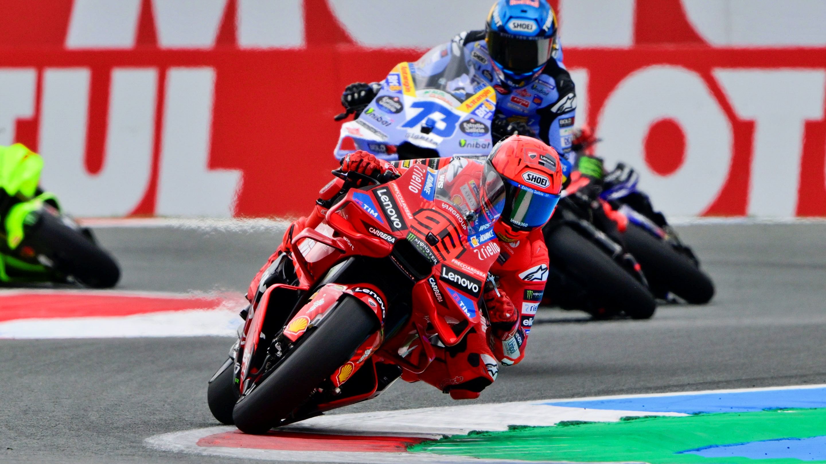 Marc Márquez ha ganado el Sprint de Assen ante Álex Márquez