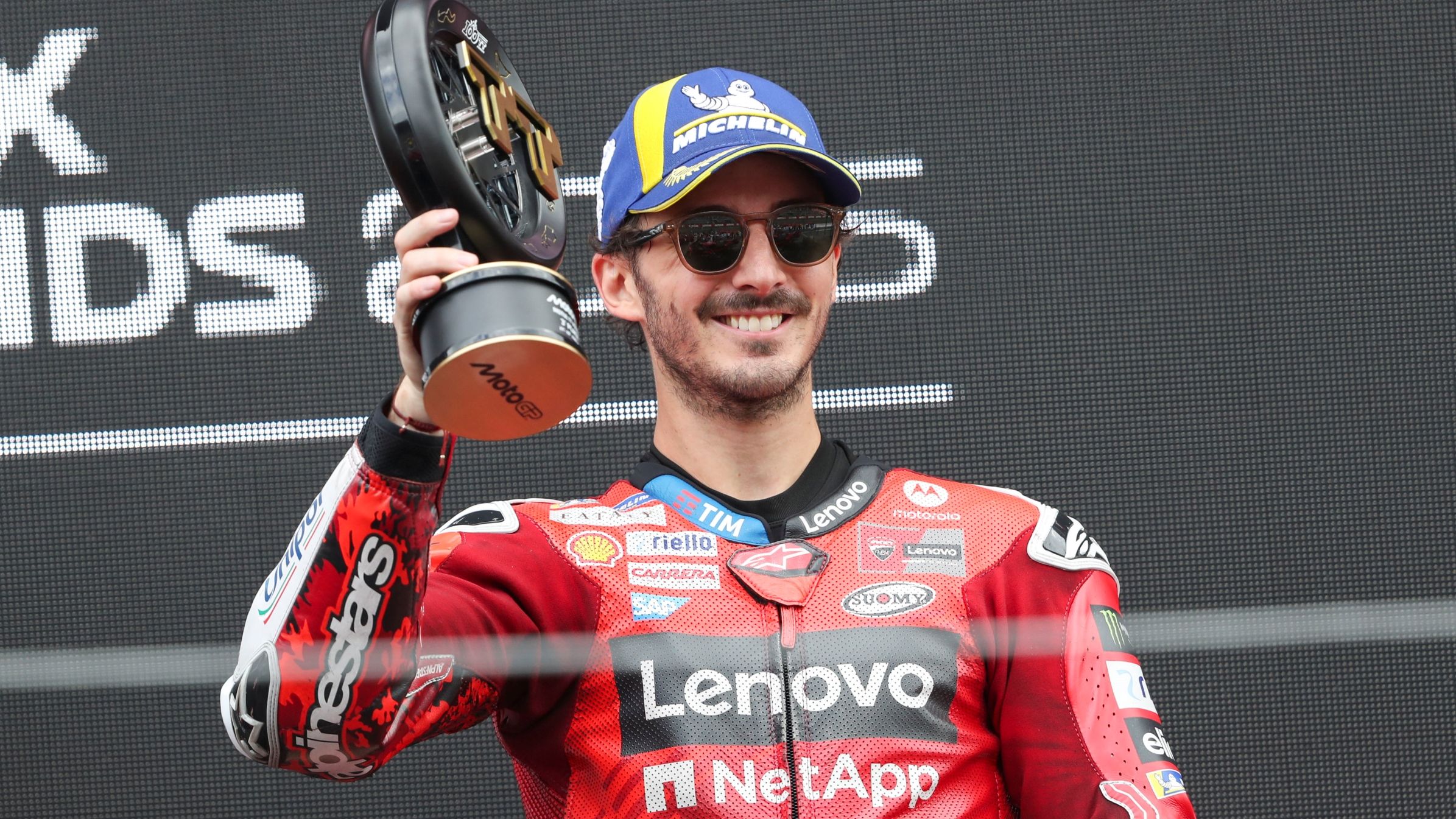 Pecco Bagnaia en el podio de Assen en el Gran Premio de los Países Bajos de MotoGP 2025