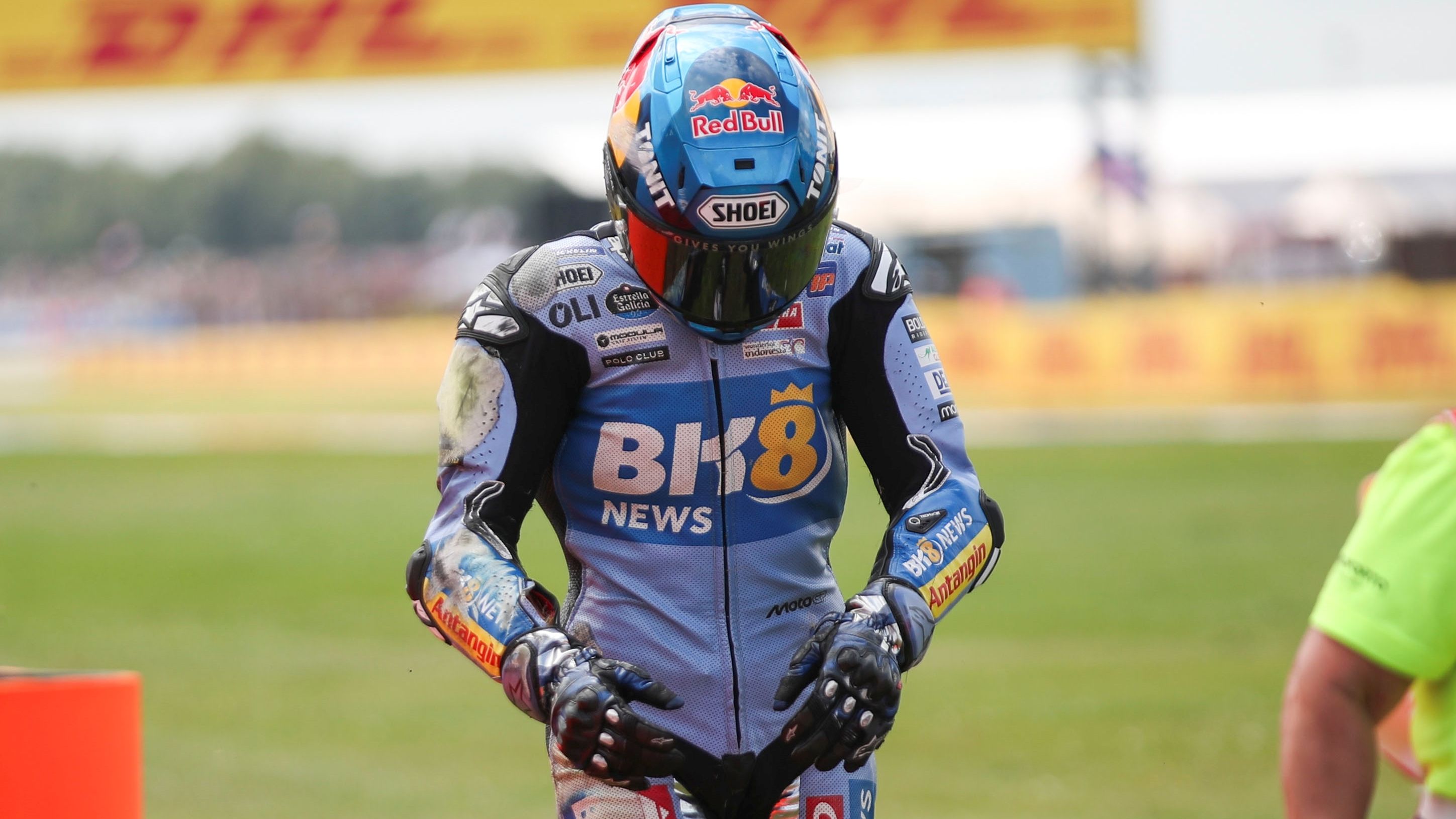 Álex Márquez tras la caída en la carrera de Assen